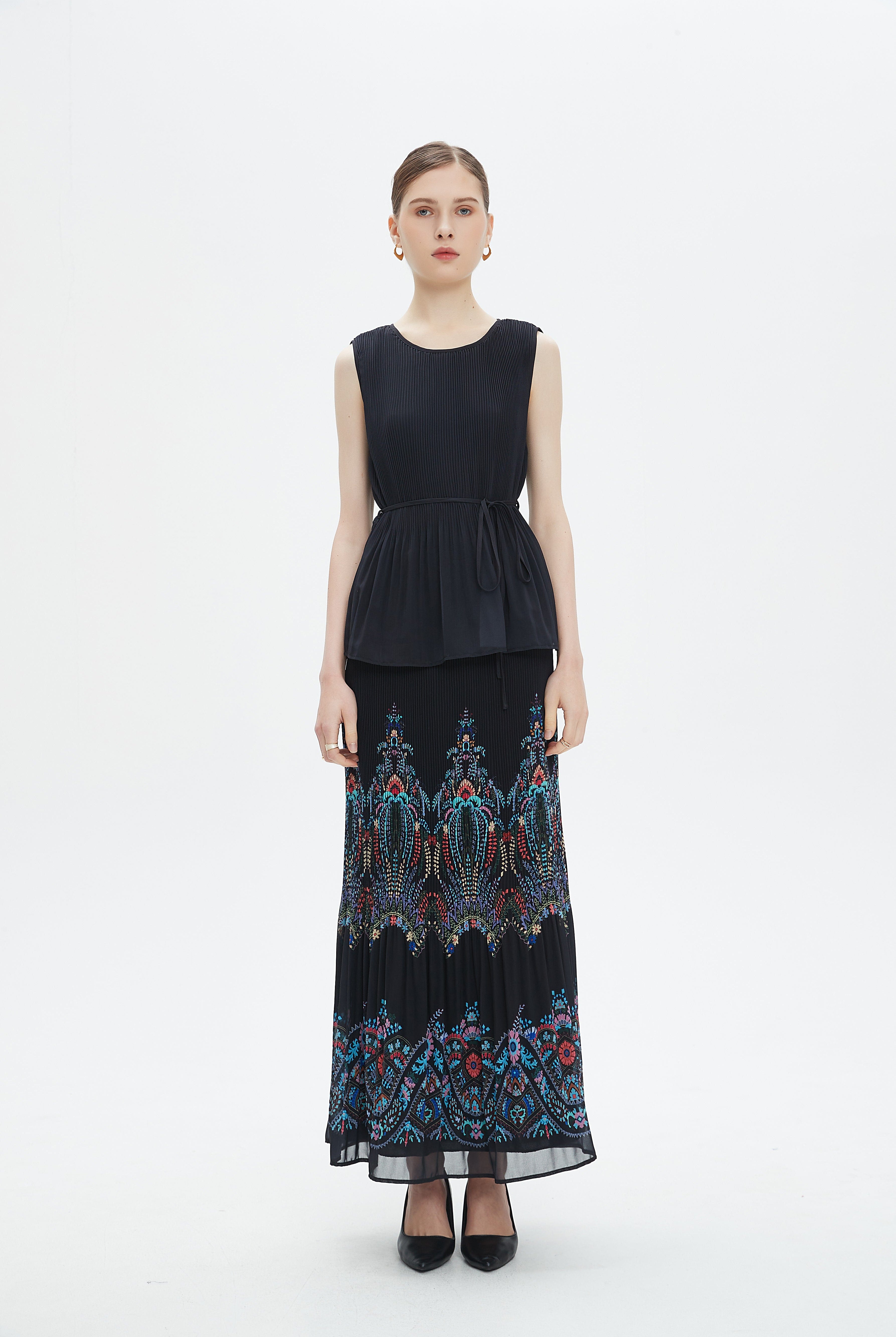 نتشي فستان ماكسي بدون أكمام مضلع بطبعة