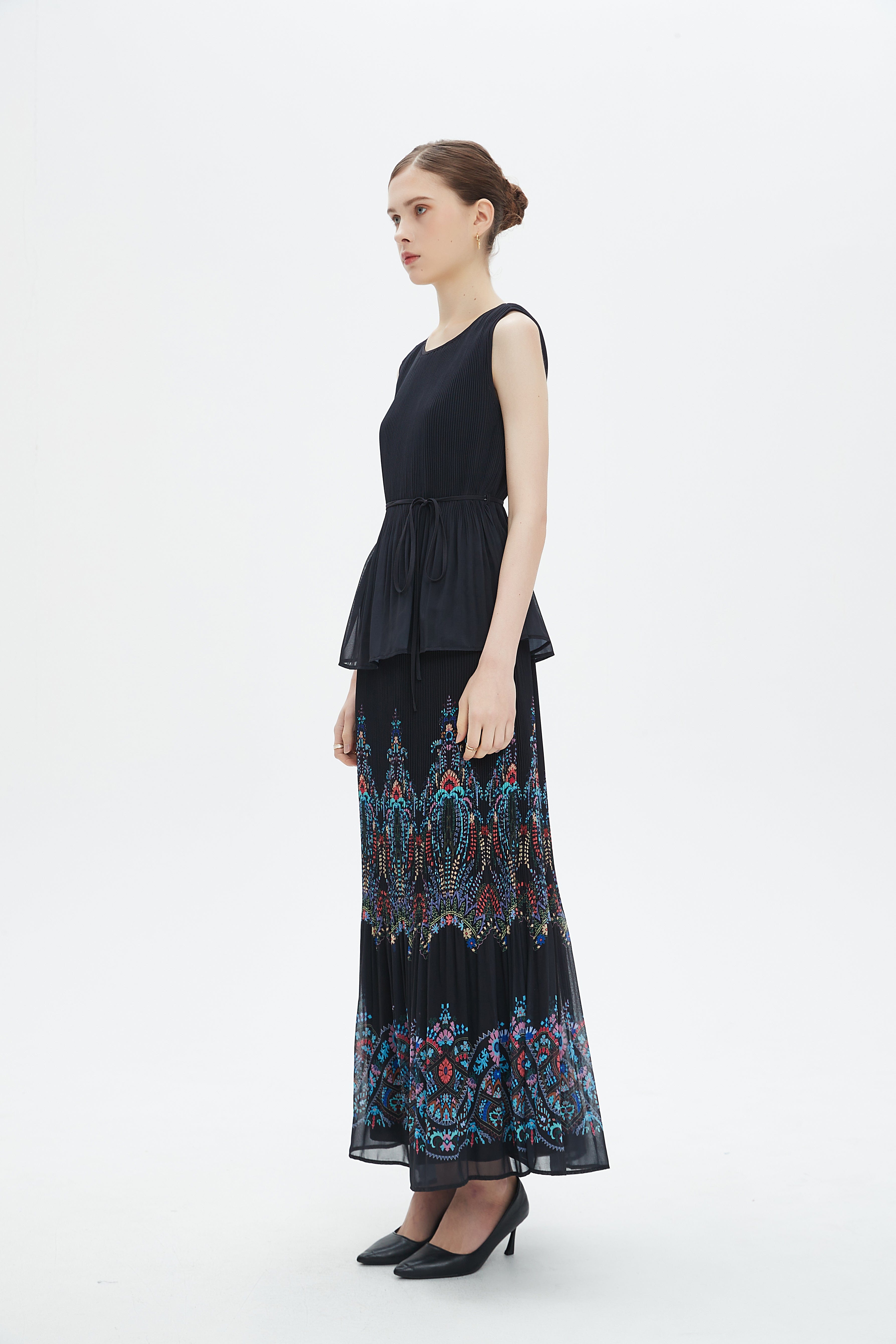 نتشي فستان ماكسي بدون أكمام مضلع بطبعة