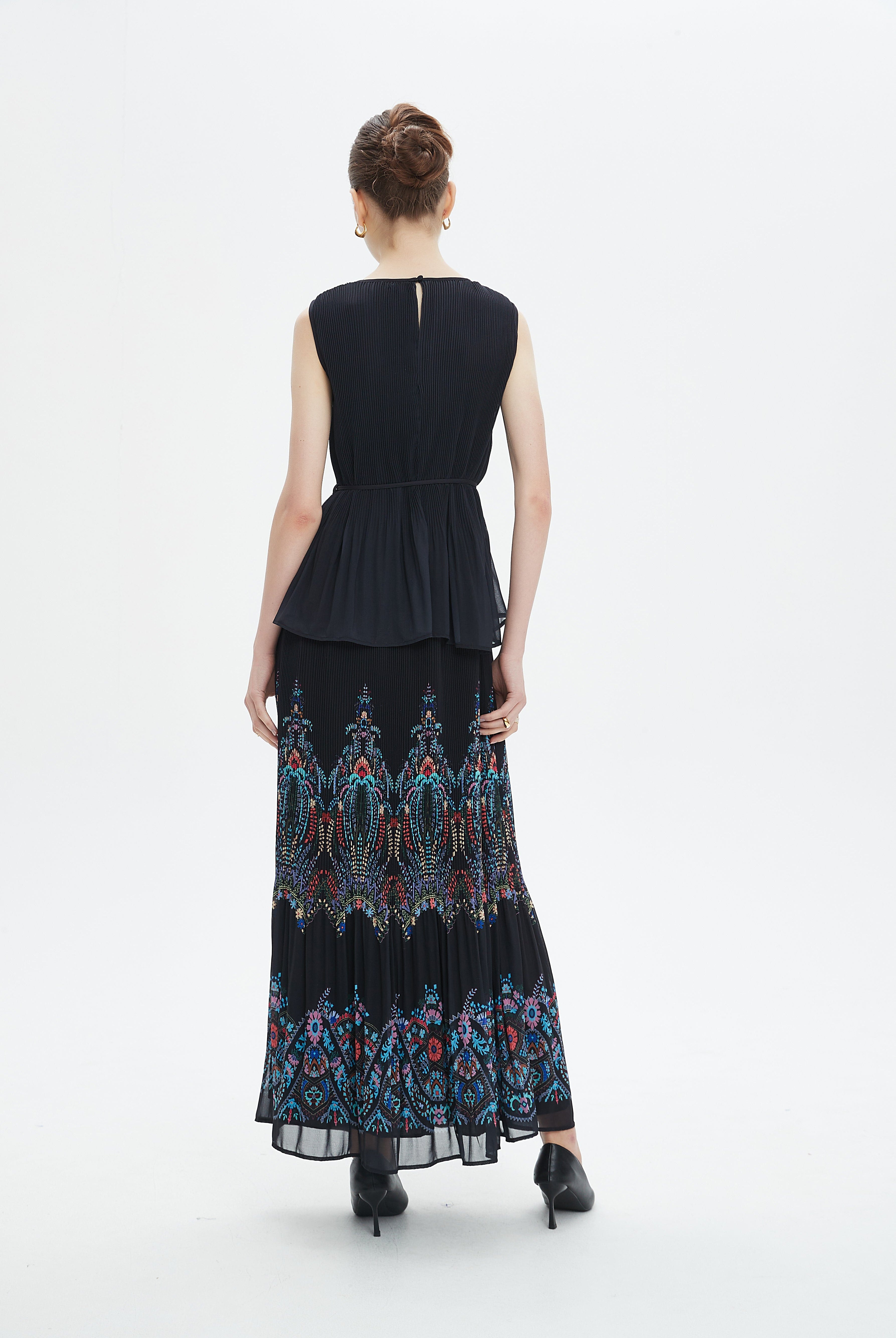 نتشي فستان ماكسي بدون أكمام مضلع بطبعة