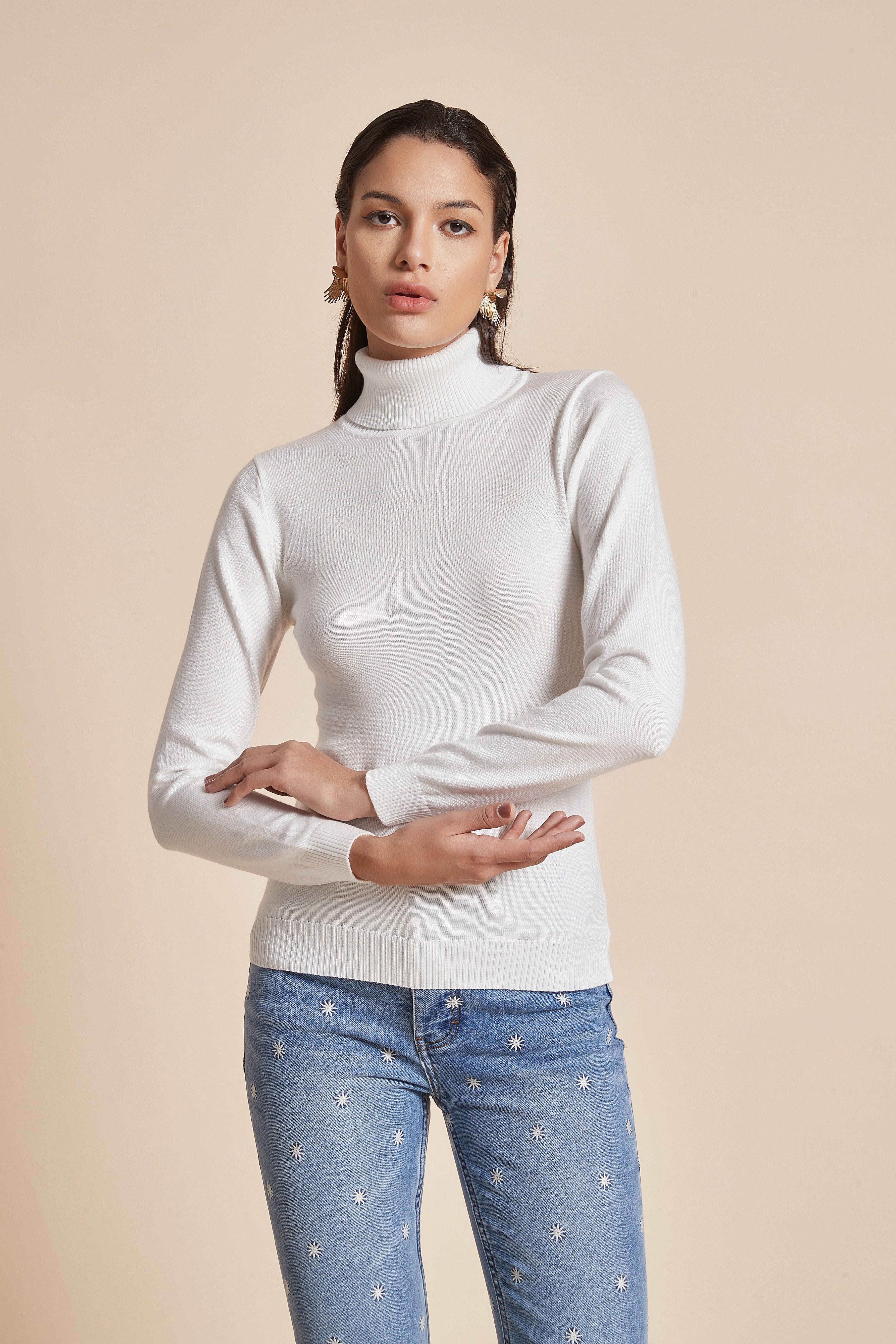 يولا بلوزة نسائية بكم طويل سادة ورقبة عالية