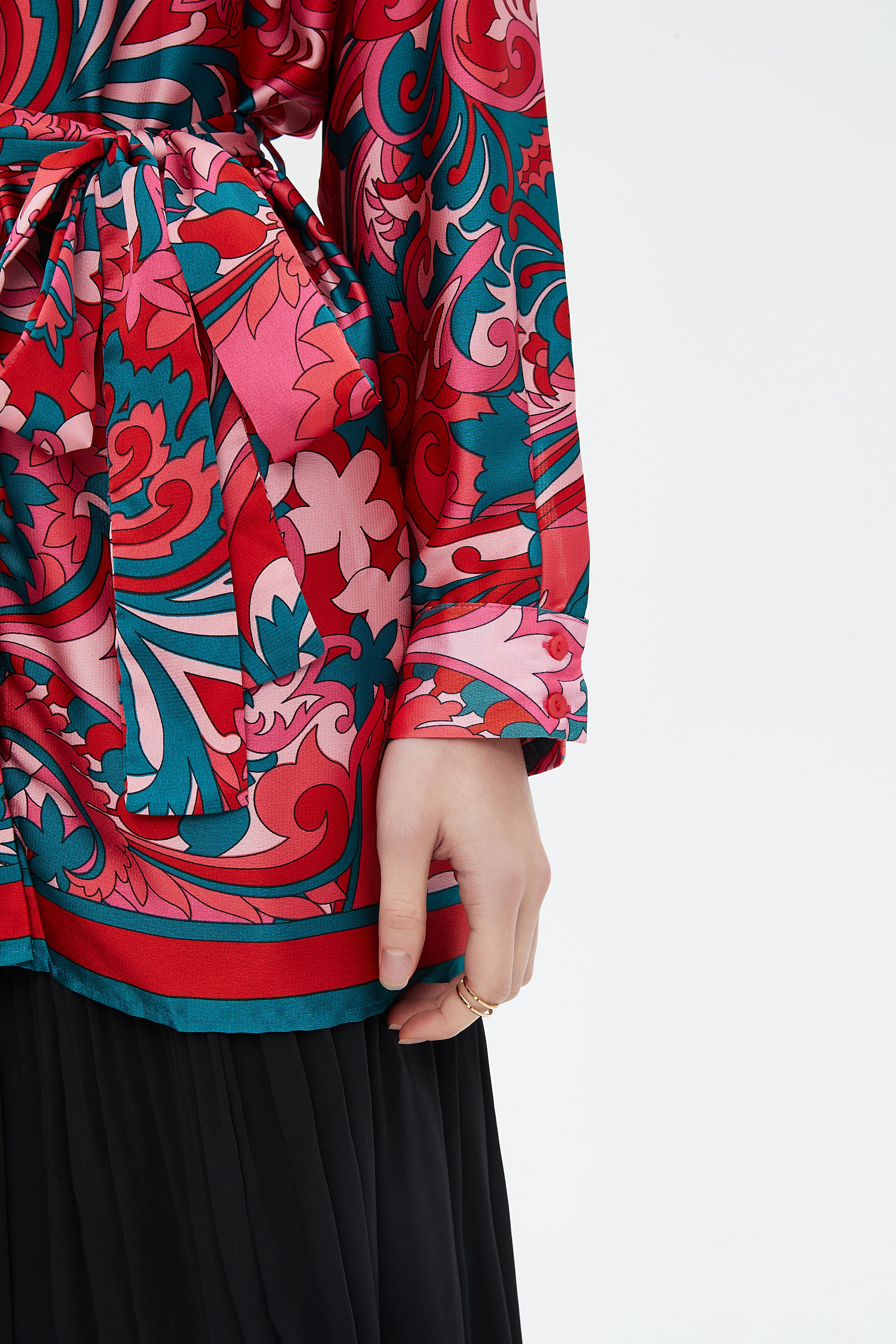 نتشي قميص طويل الأكمام منقوش بأزرار أمامية نسائي