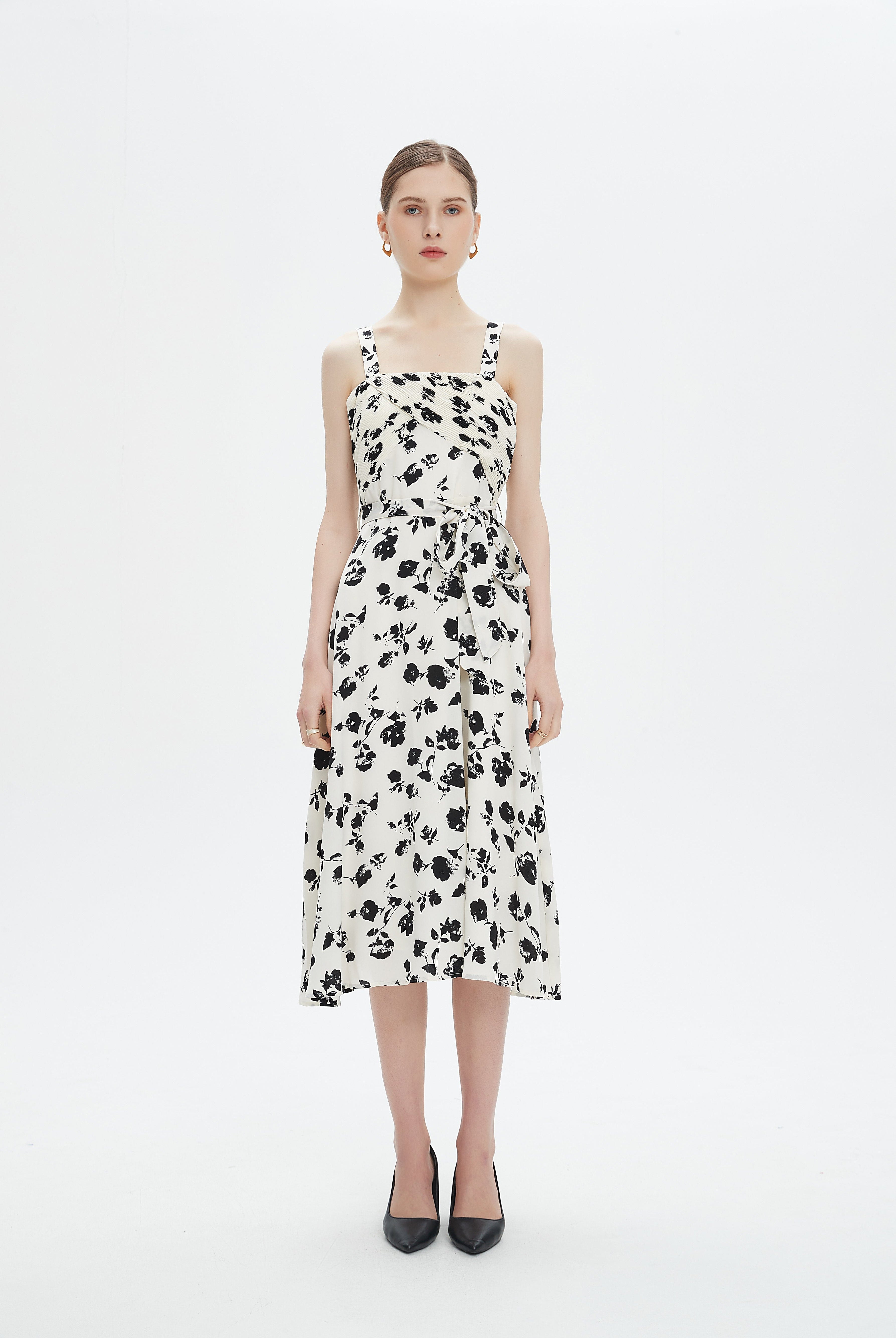 نتشي فستان ميدي بحمالات رفيعة مشجر ورود