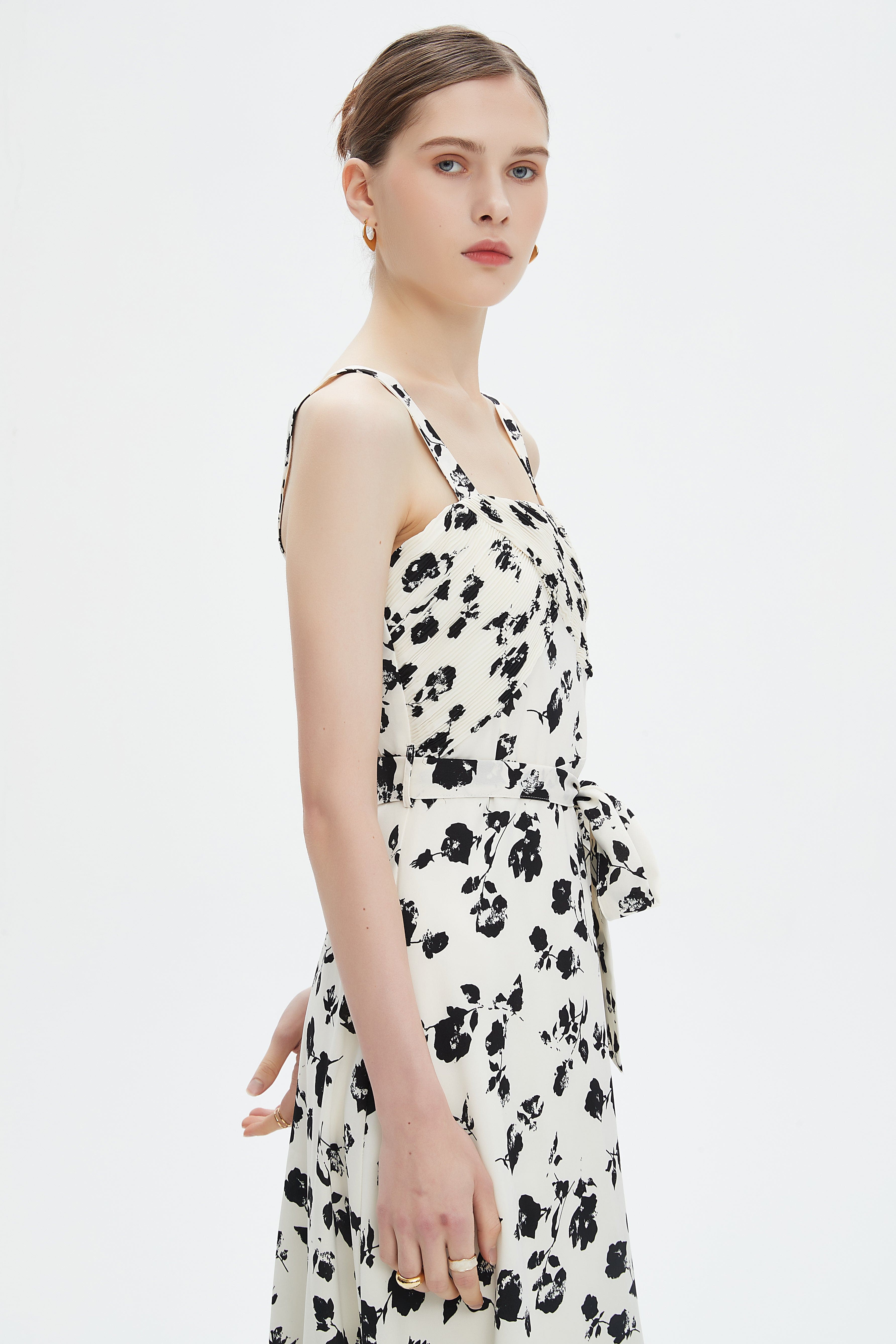 نتشي فستان ميدي بحمالات رفيعة مشجر ورود