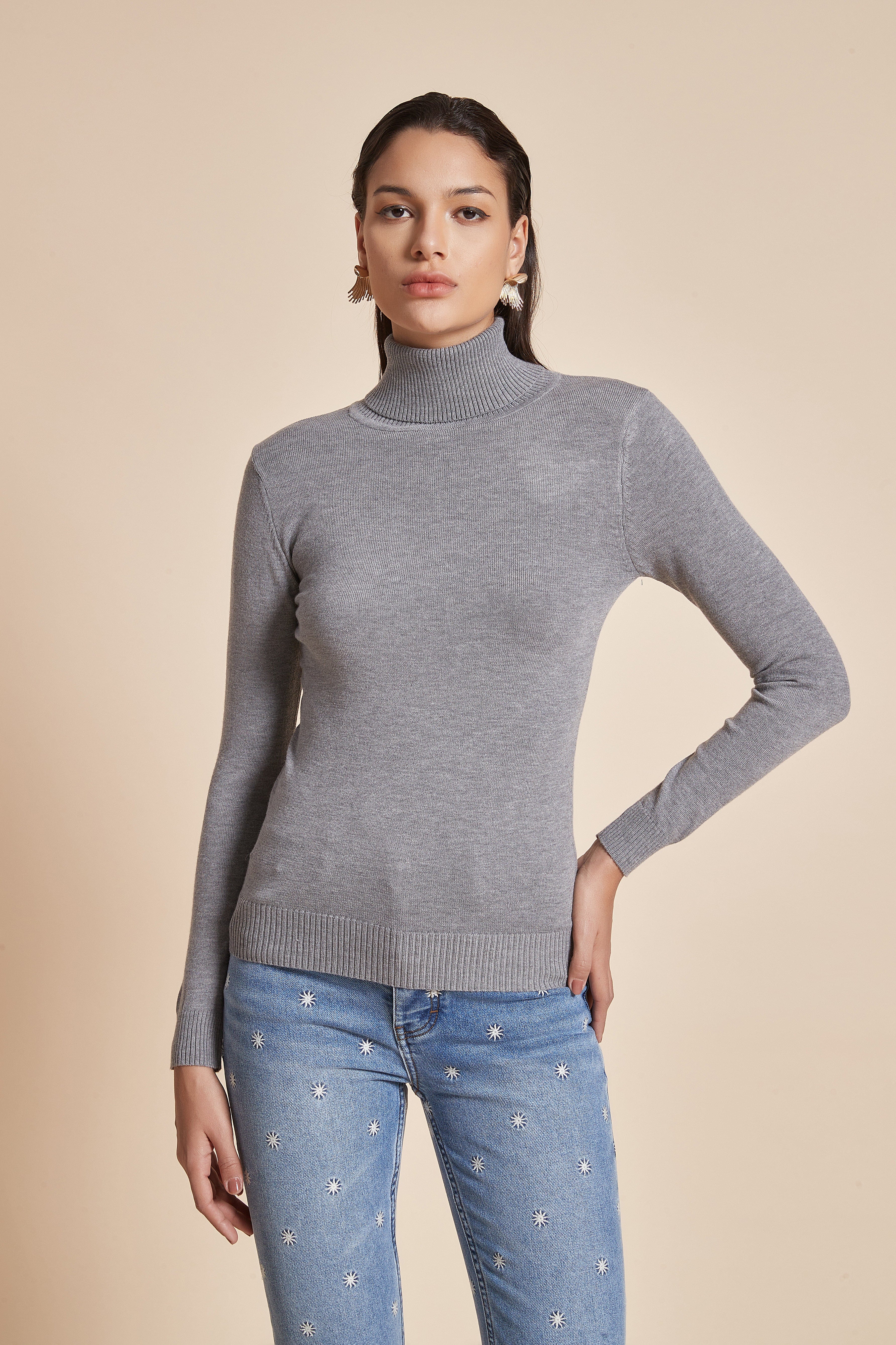 يولا بلوزة نسائية سادة برقبة عالية وأكمام طويلة