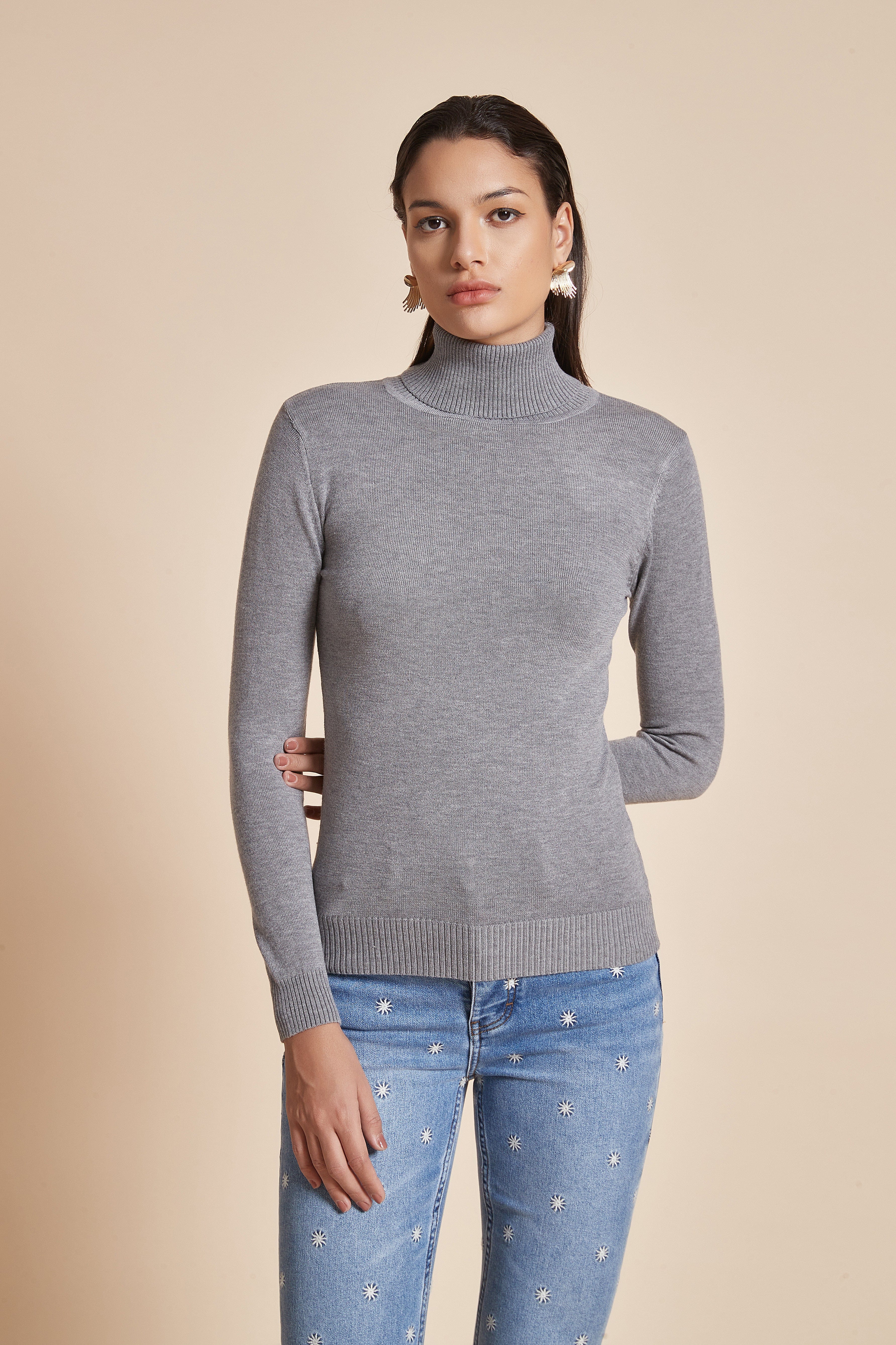 يولا بلوزة نسائية سادة برقبة عالية وأكمام طويلة