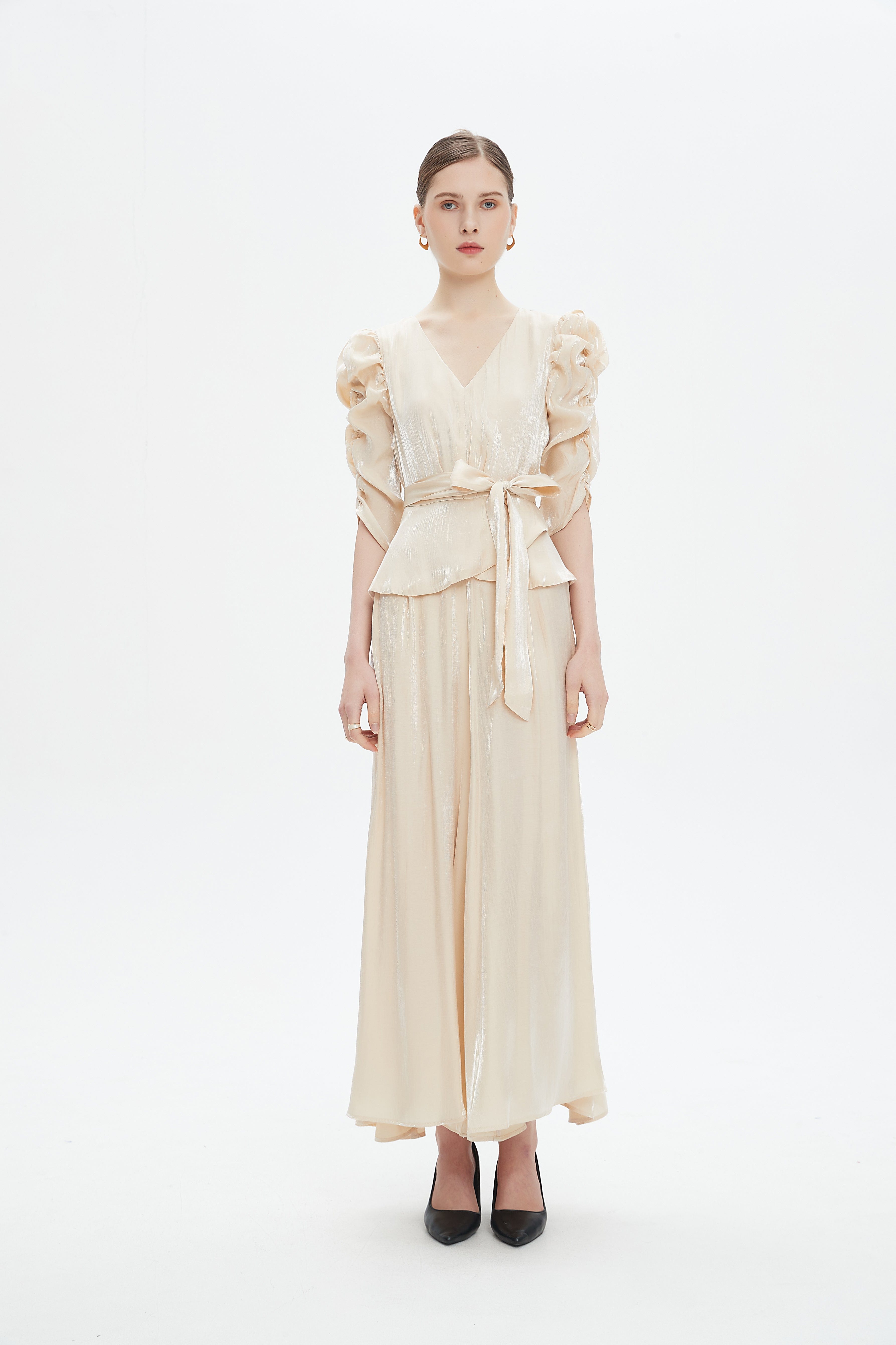 نتشي جمبسوت كم قصير برباط على الخصر