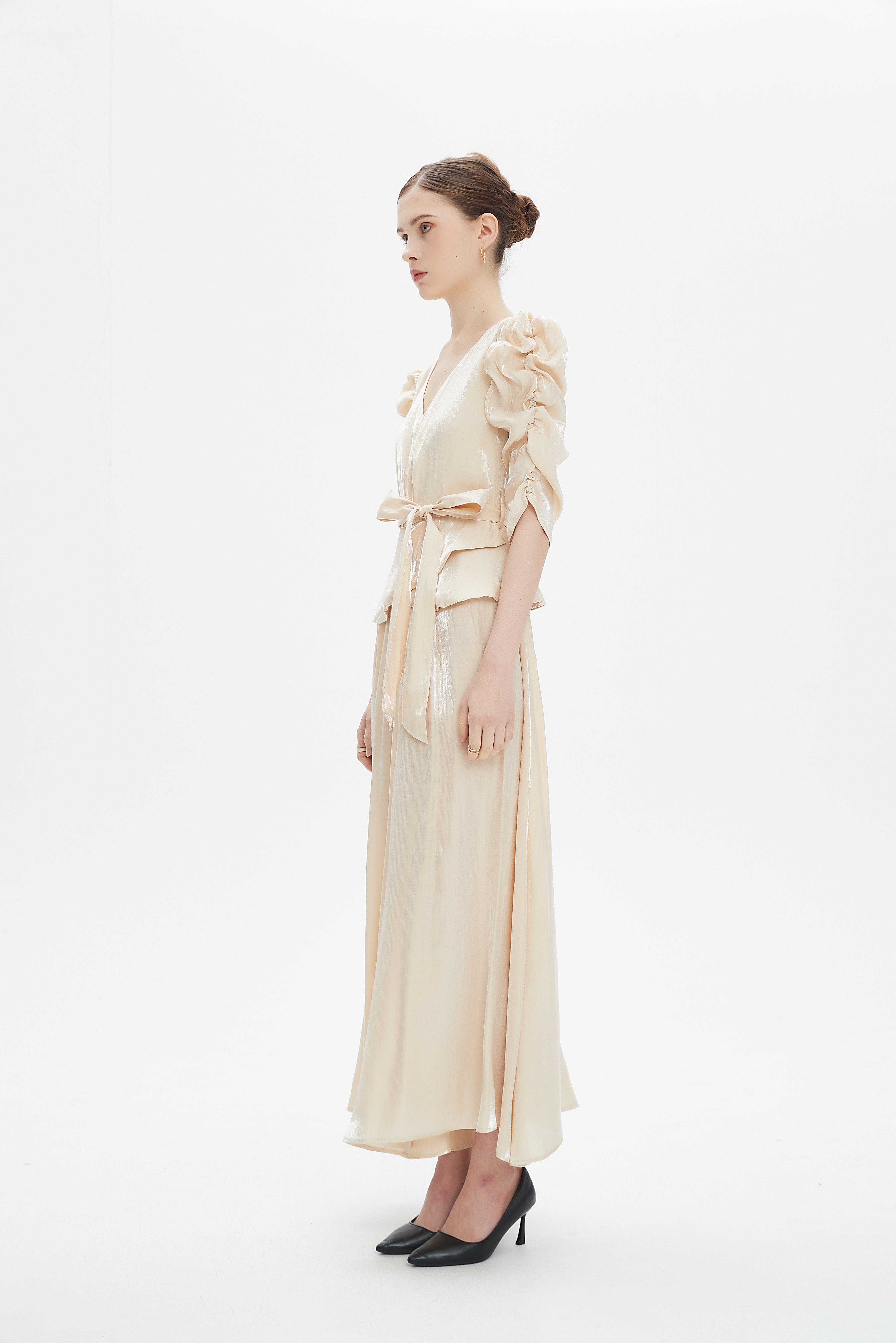 نتشي جمبسوت كم قصير برباط على الخصر