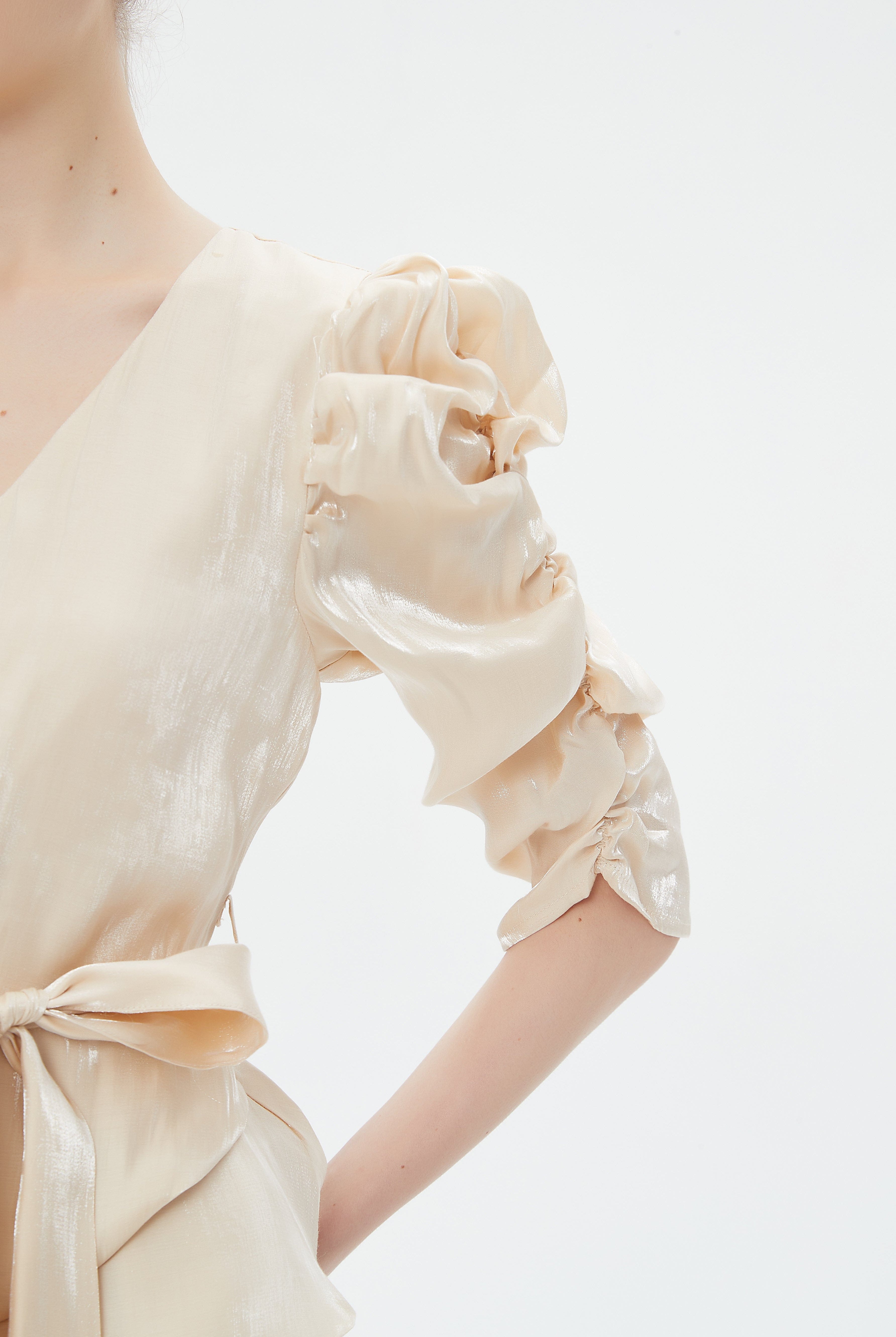 نتشي جمبسوت كم قصير برباط على الخصر