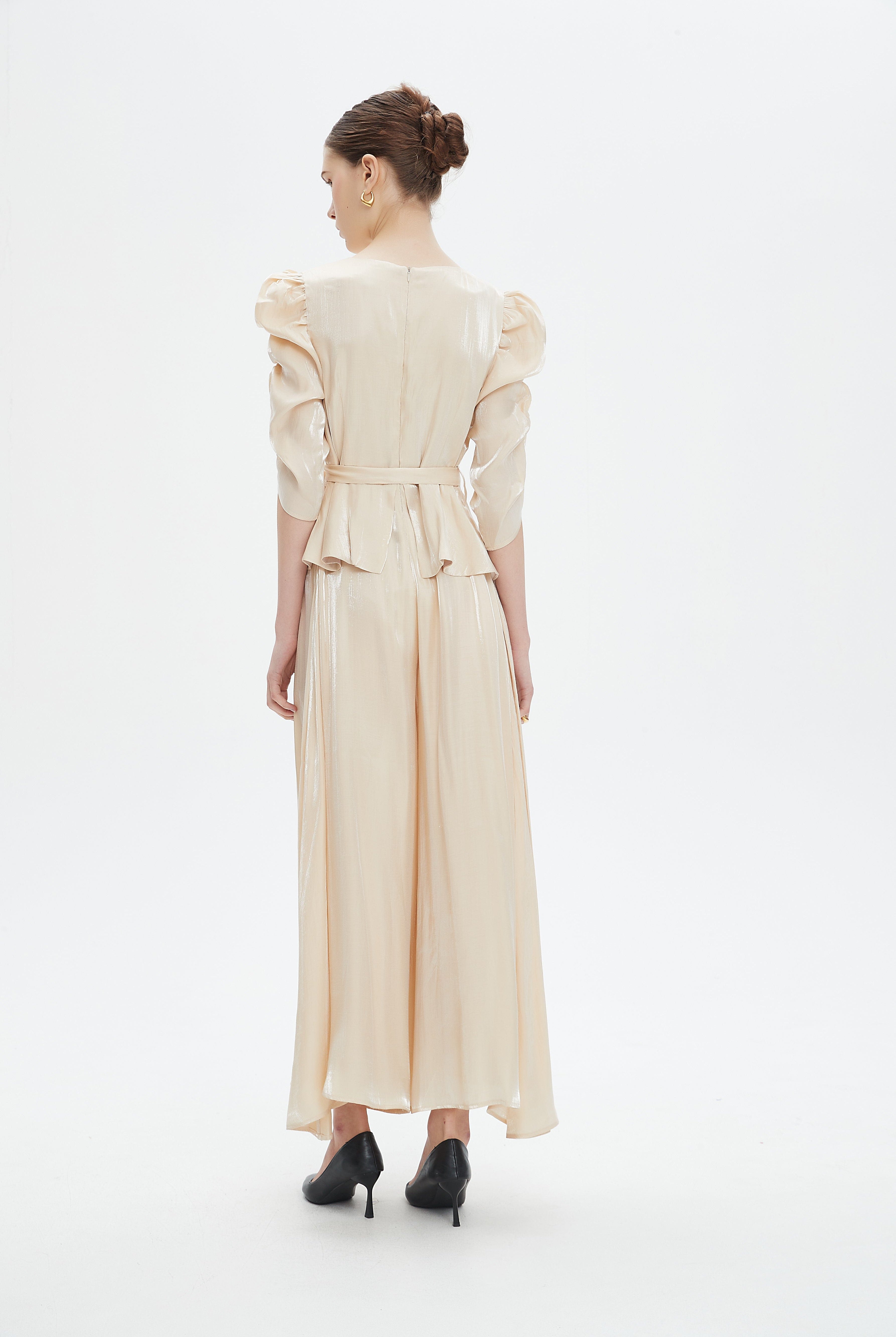 نتشي جمبسوت كم قصير برباط على الخصر