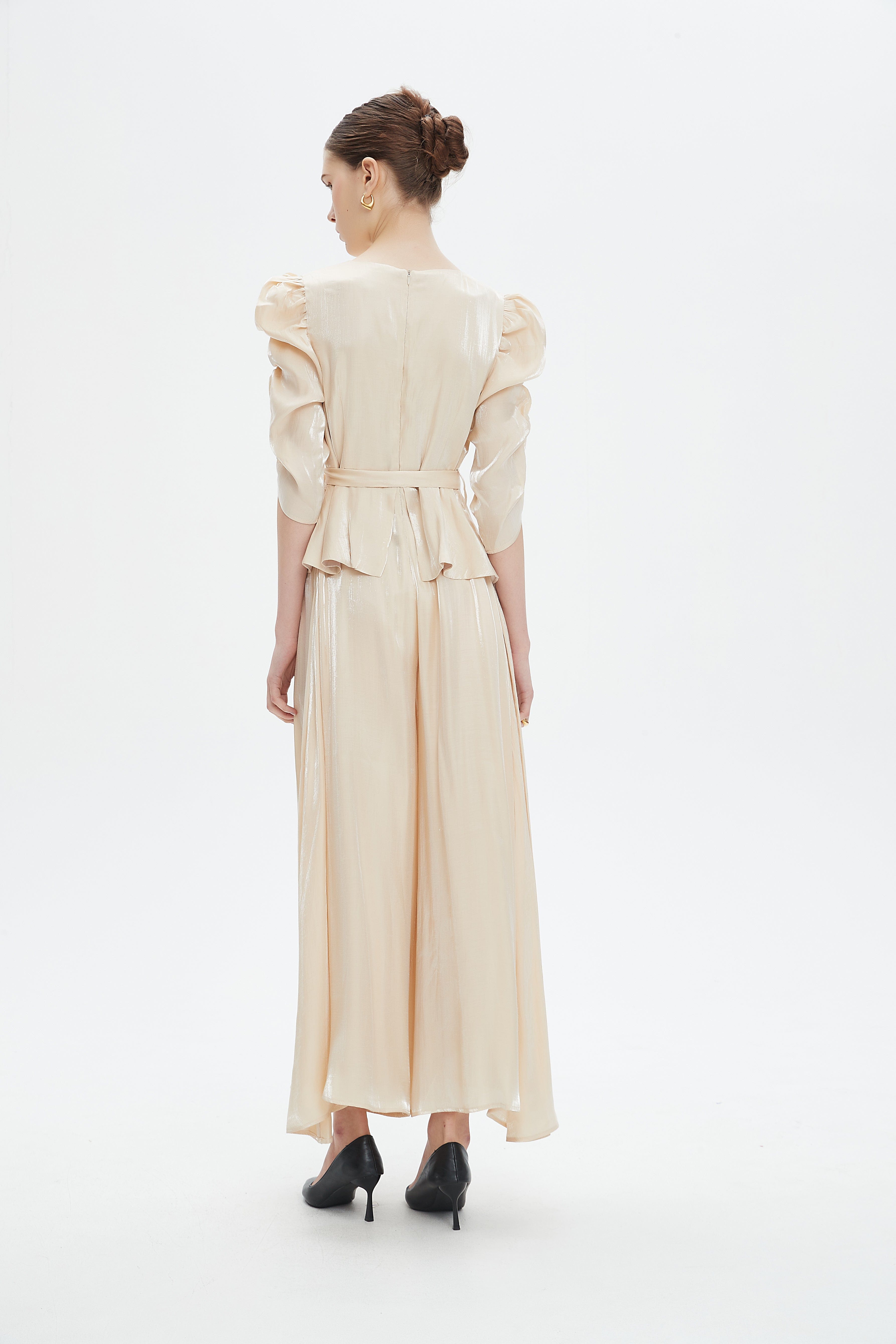 نتشي جمبسوت كم قصير برباط على الخصر