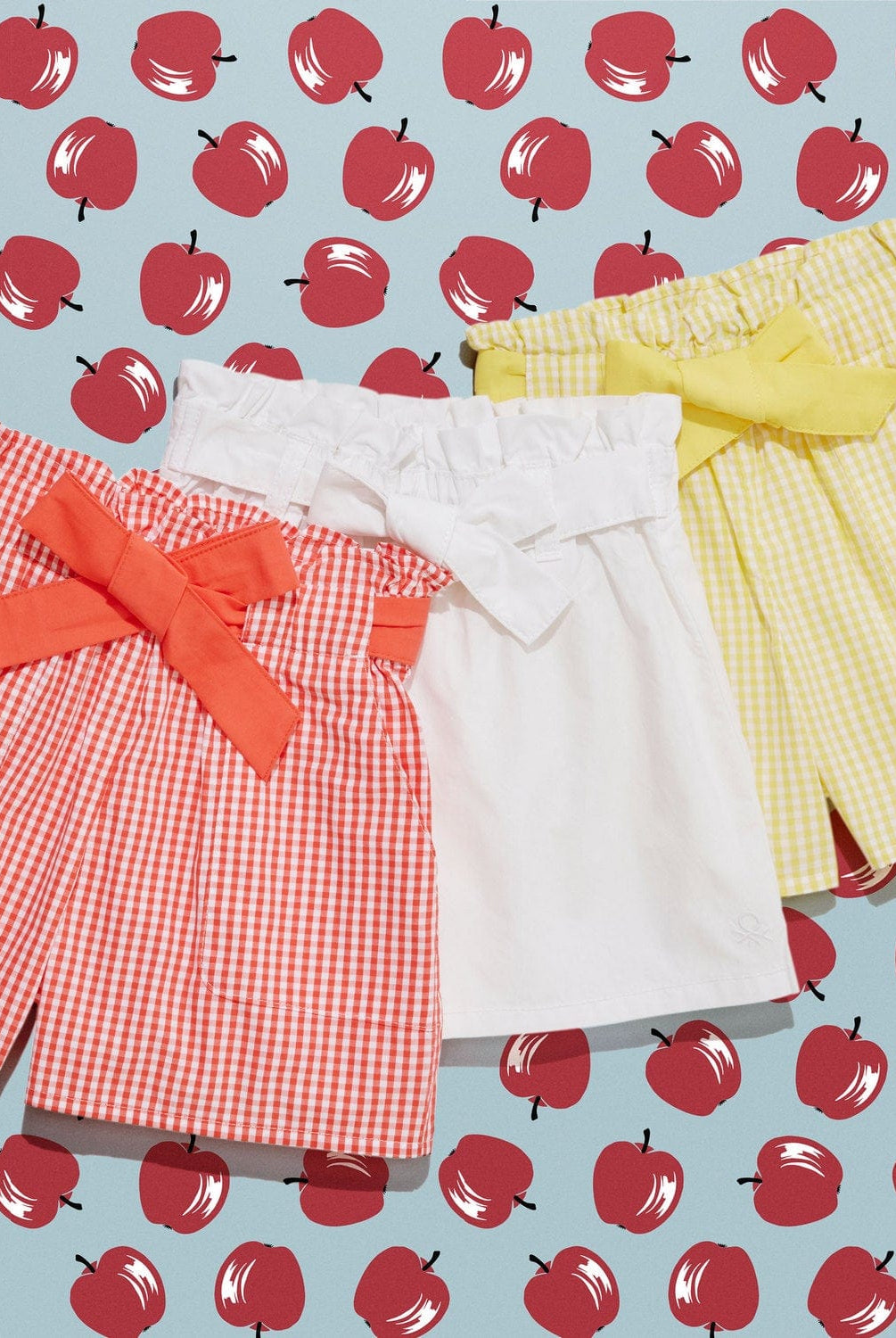 يونايتد كولورز اوف بينيتون بيرمودا فيشي مع حزام ستان بناتي