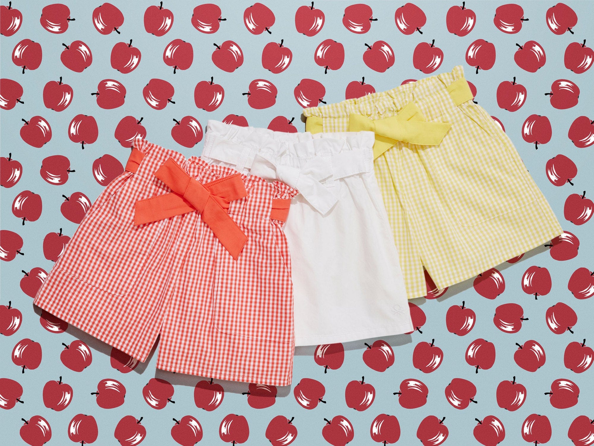 يونايتد كولورز اوف بينيتون بيرمودا فيشي مع حزام ستان بناتي