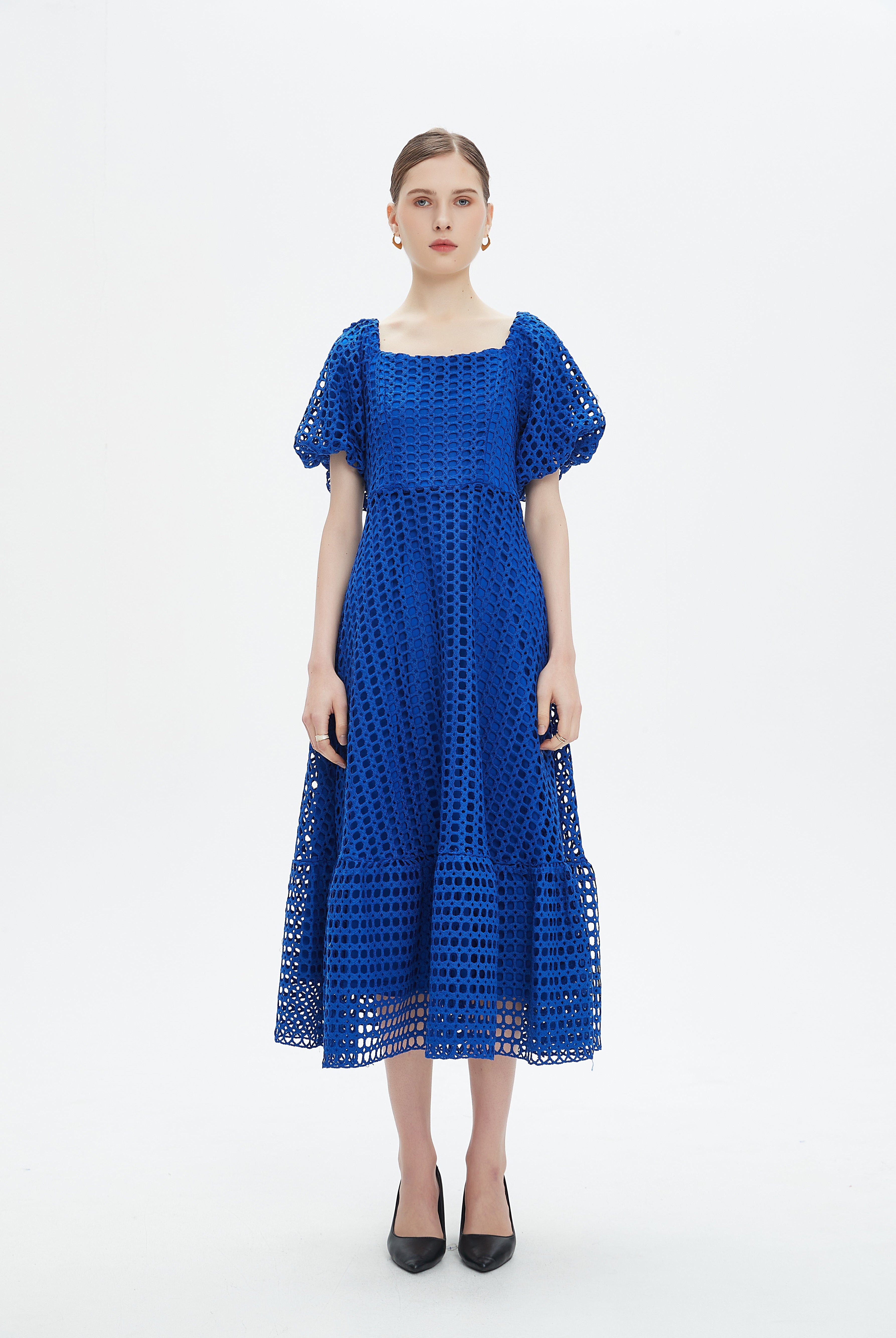 نتشي فستان ميدي منقط مبطن كم قصير بف