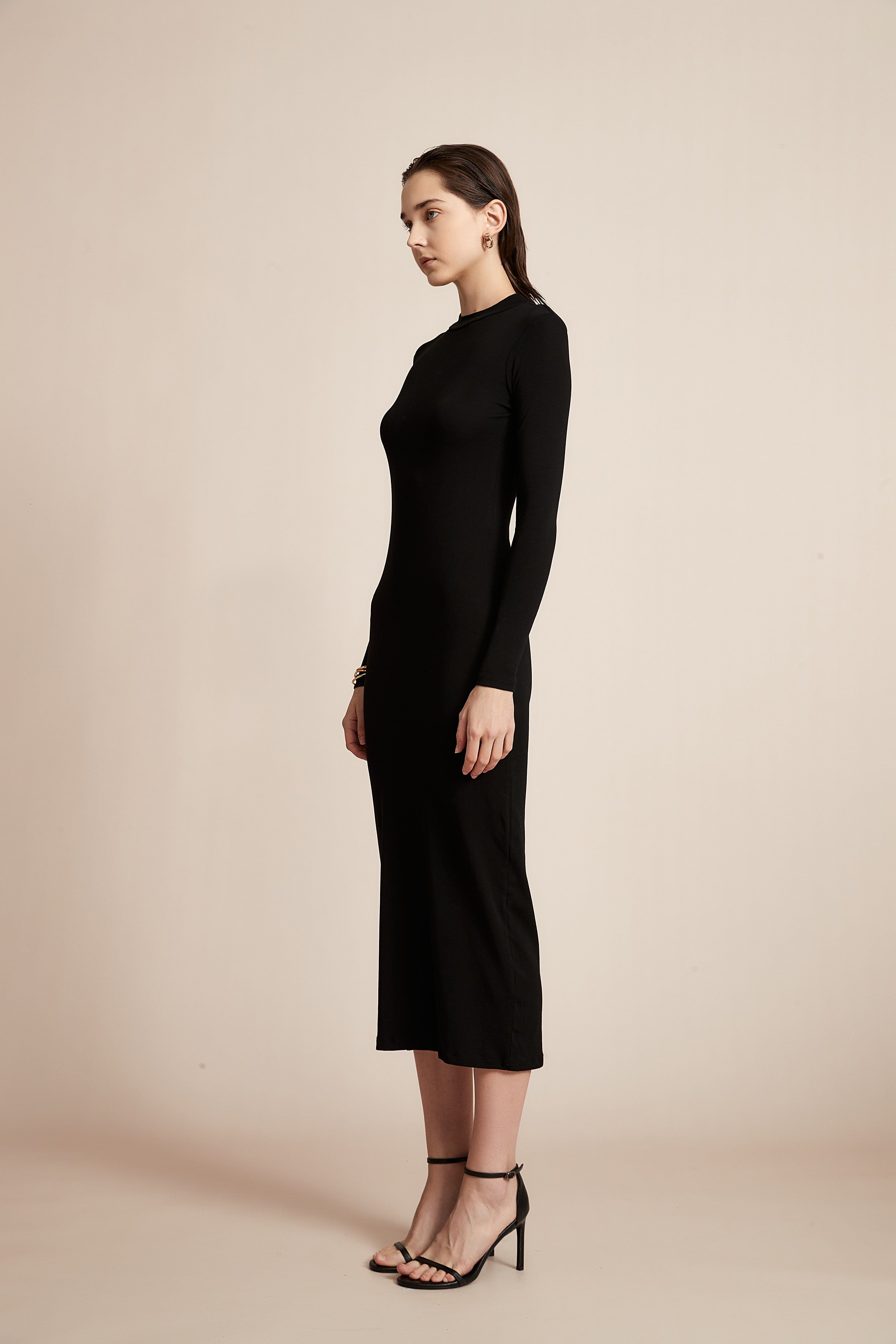 يولا فستان نسائي سادة بكم طويل للدوام