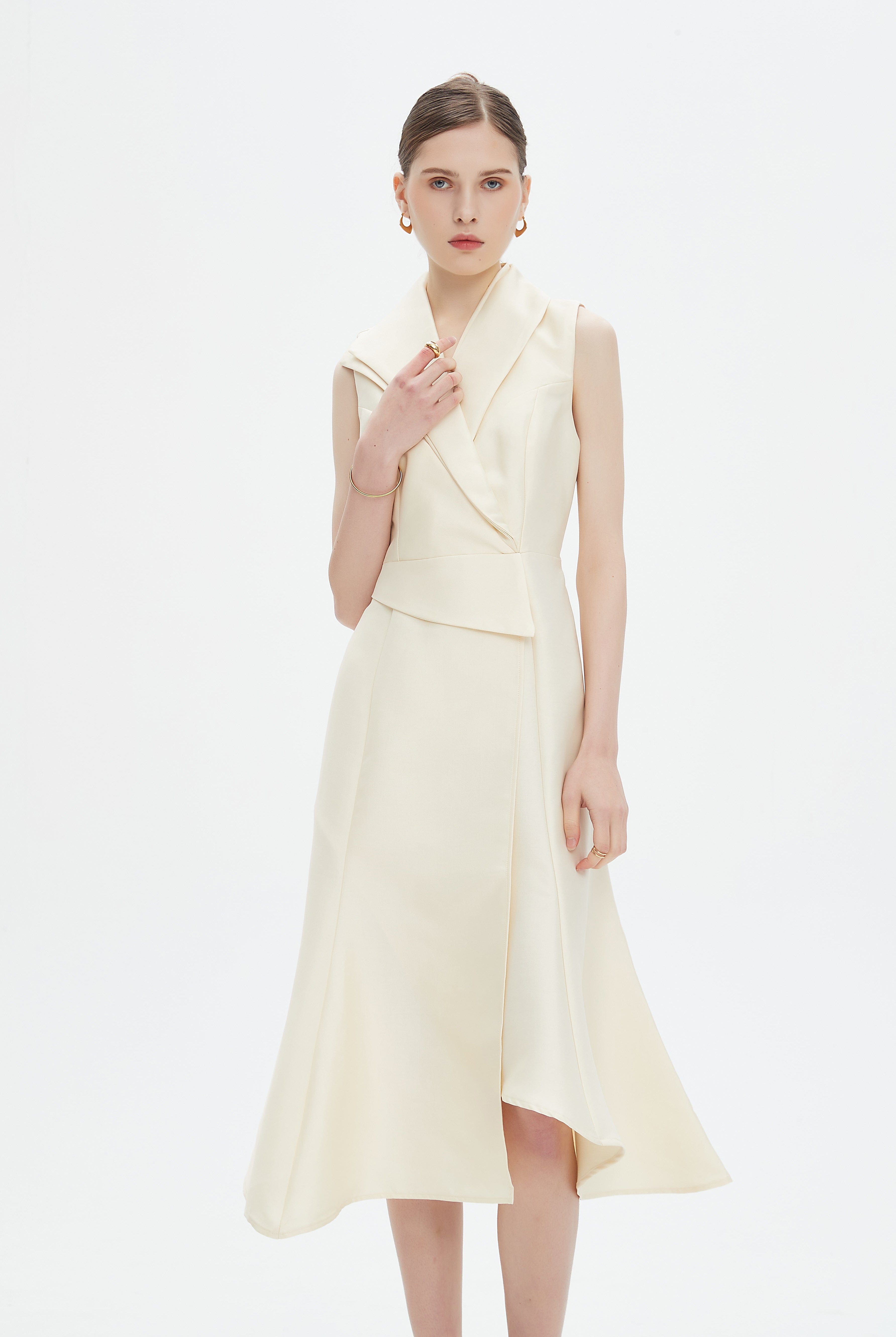 نتشي فستان ميدي بدون أكمام لف بياقة عريضة