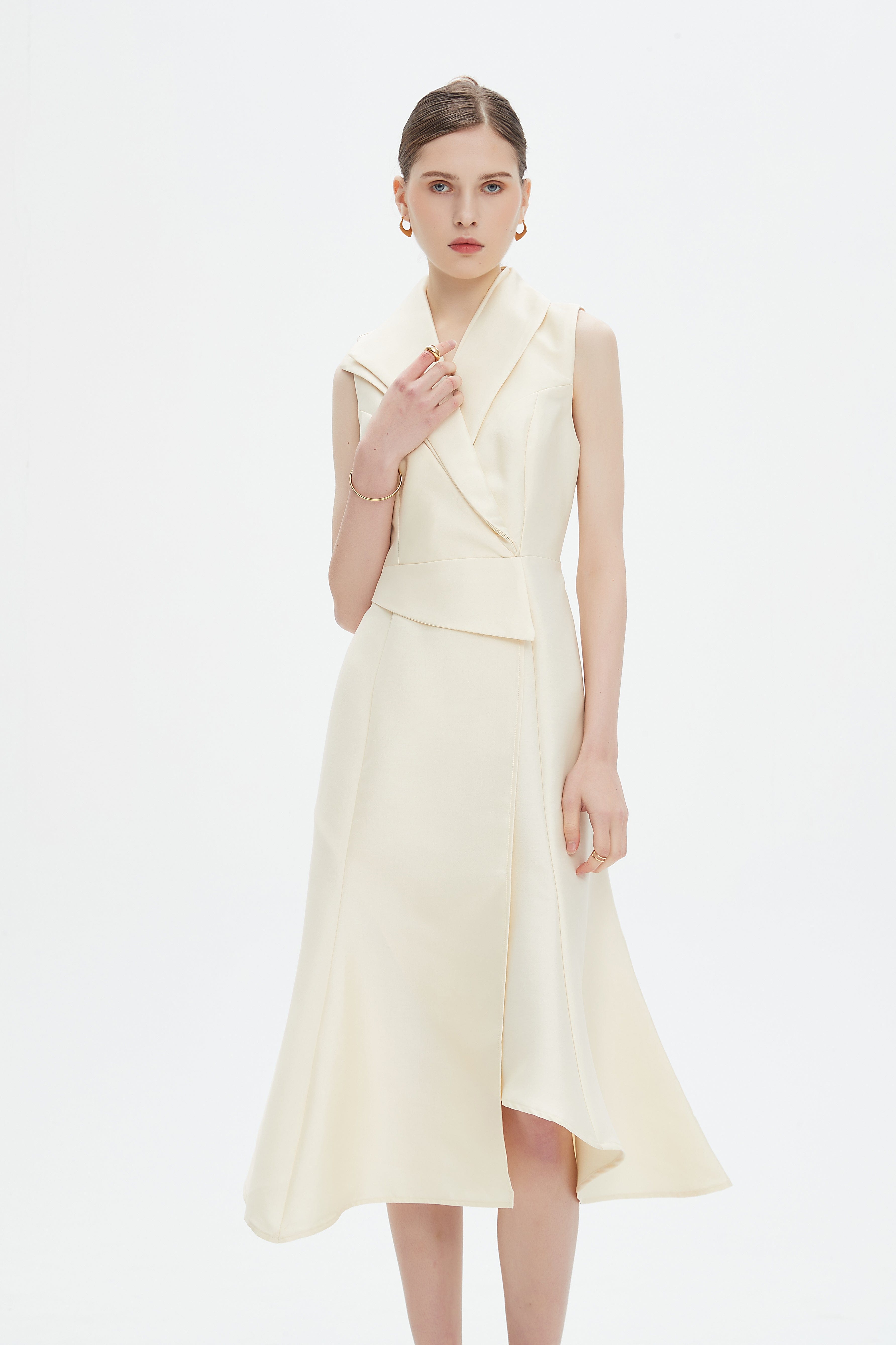 نتشي فستان ميدي بدون أكمام لف بياقة عريضة