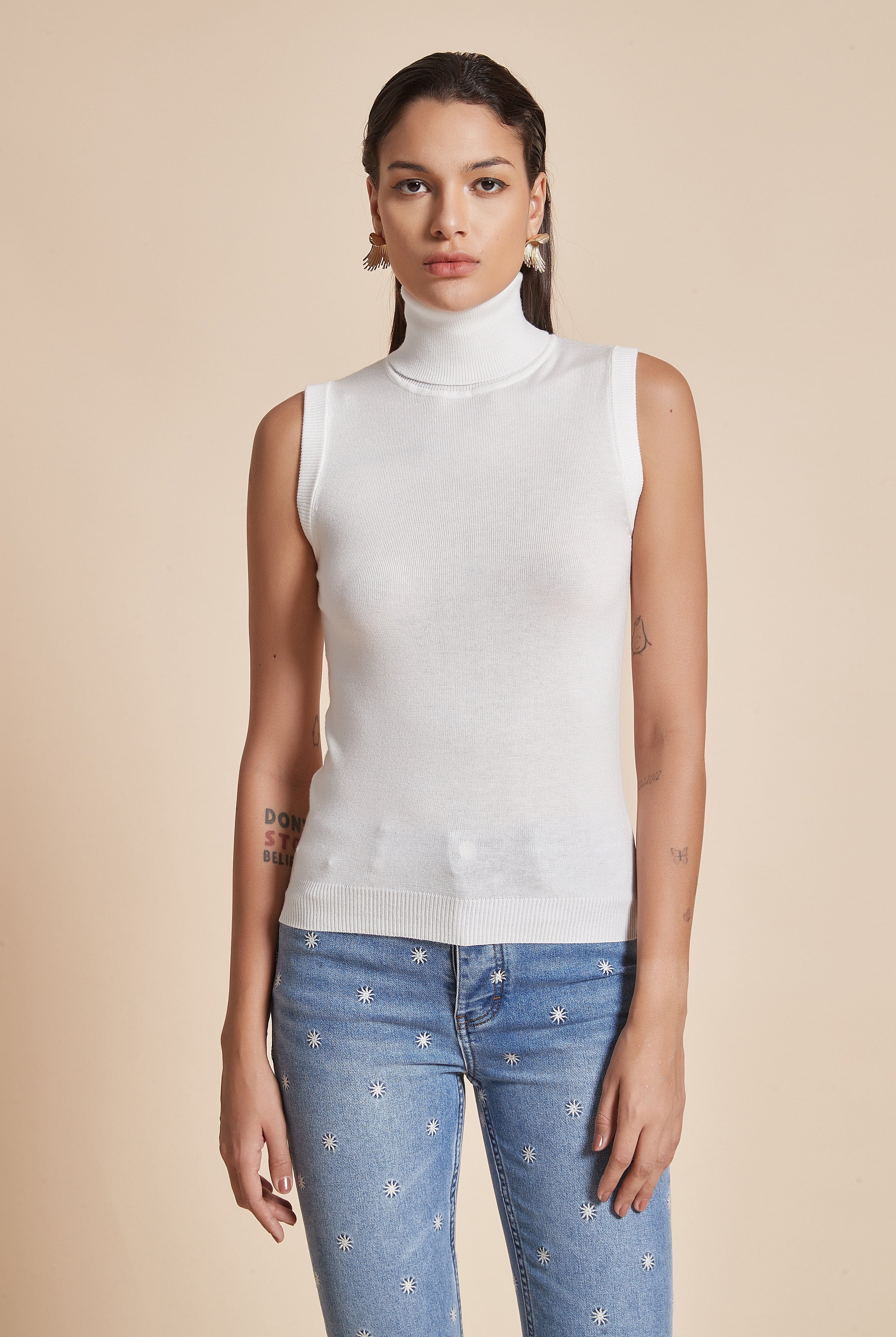 يولا بلوزة نسائية برقبة عالية سادة بدون أكمام