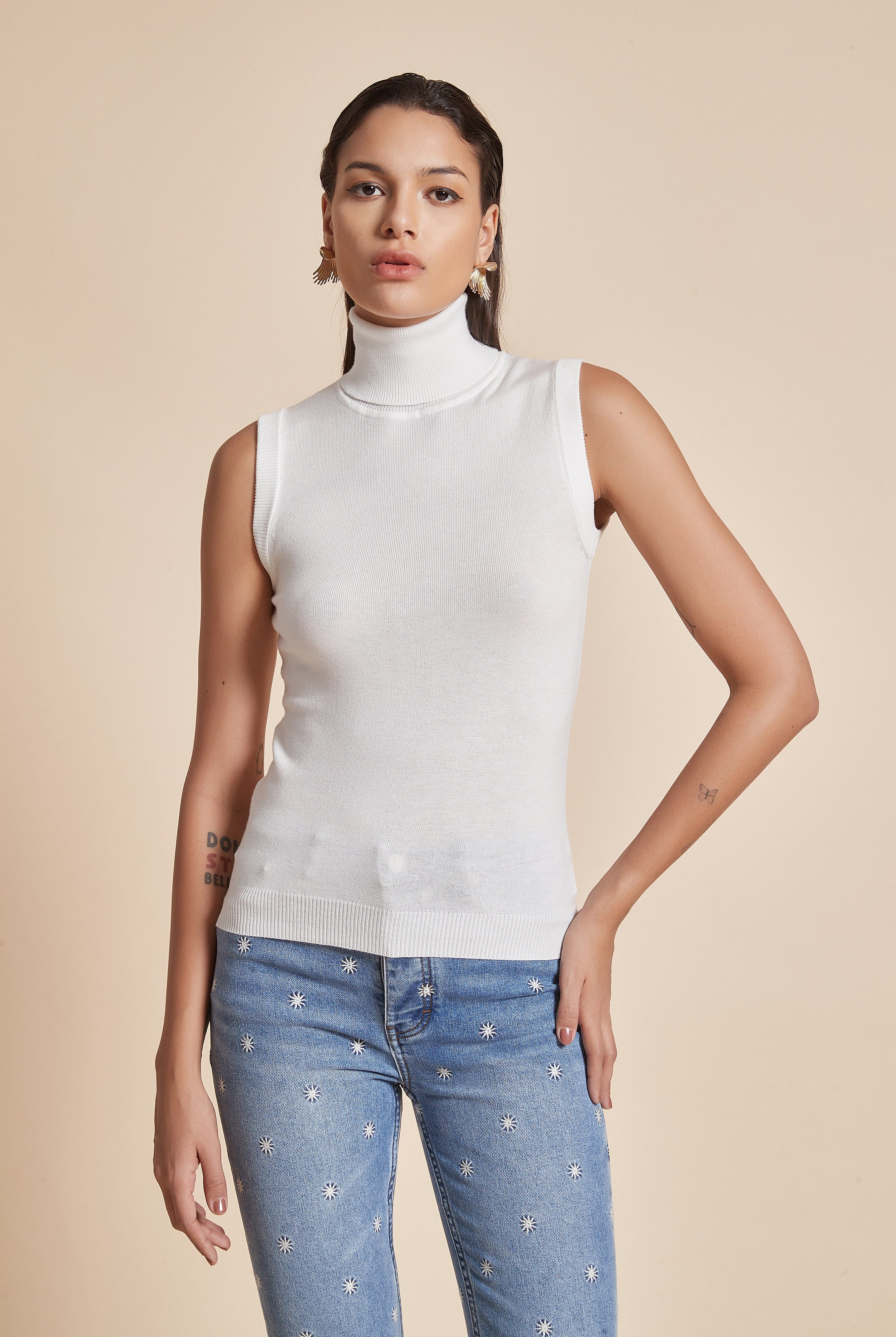 يولا بلوزة نسائية برقبة عالية سادة بدون أكمام