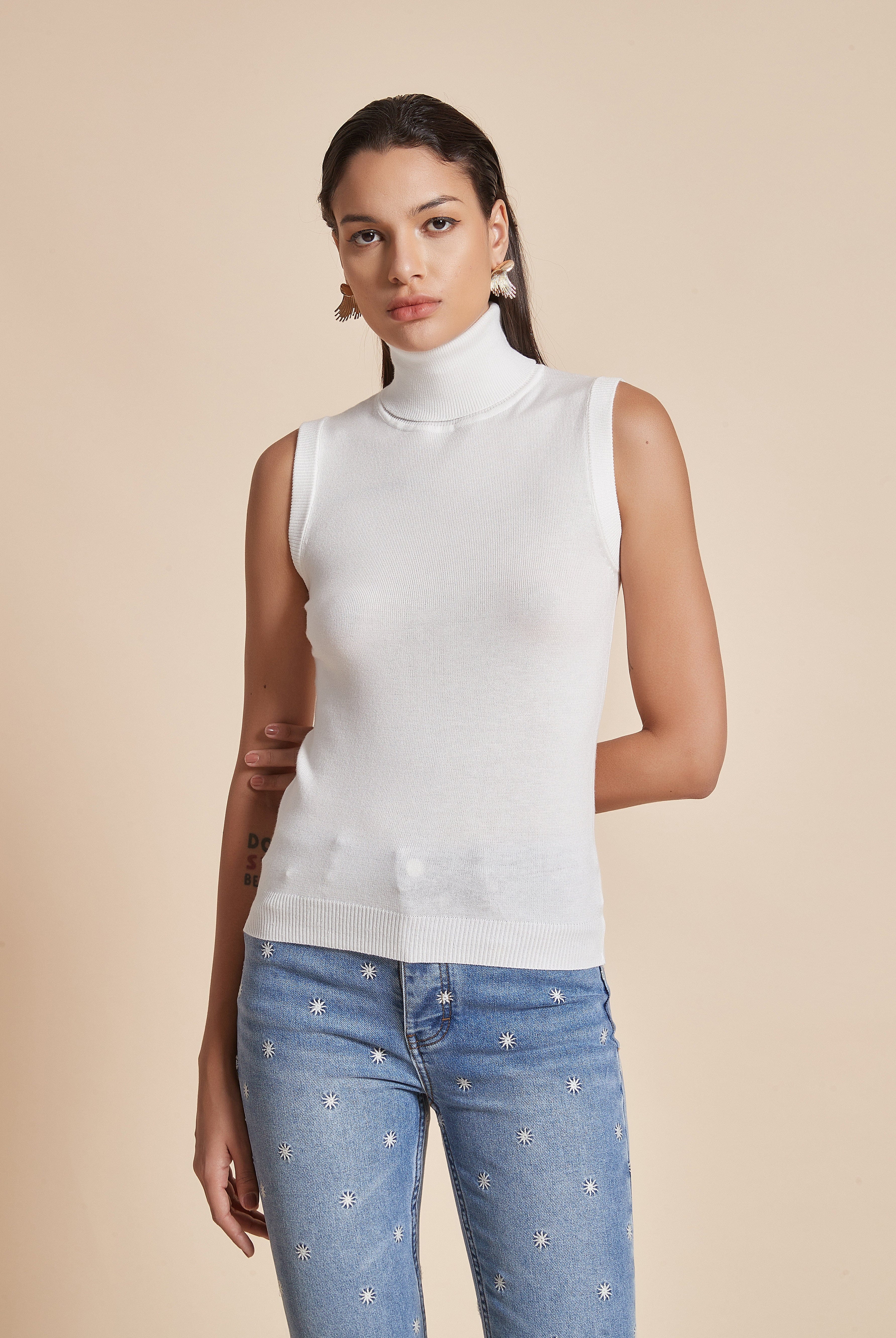 يولا بلوزة نسائية برقبة عالية سادة بدون أكمام