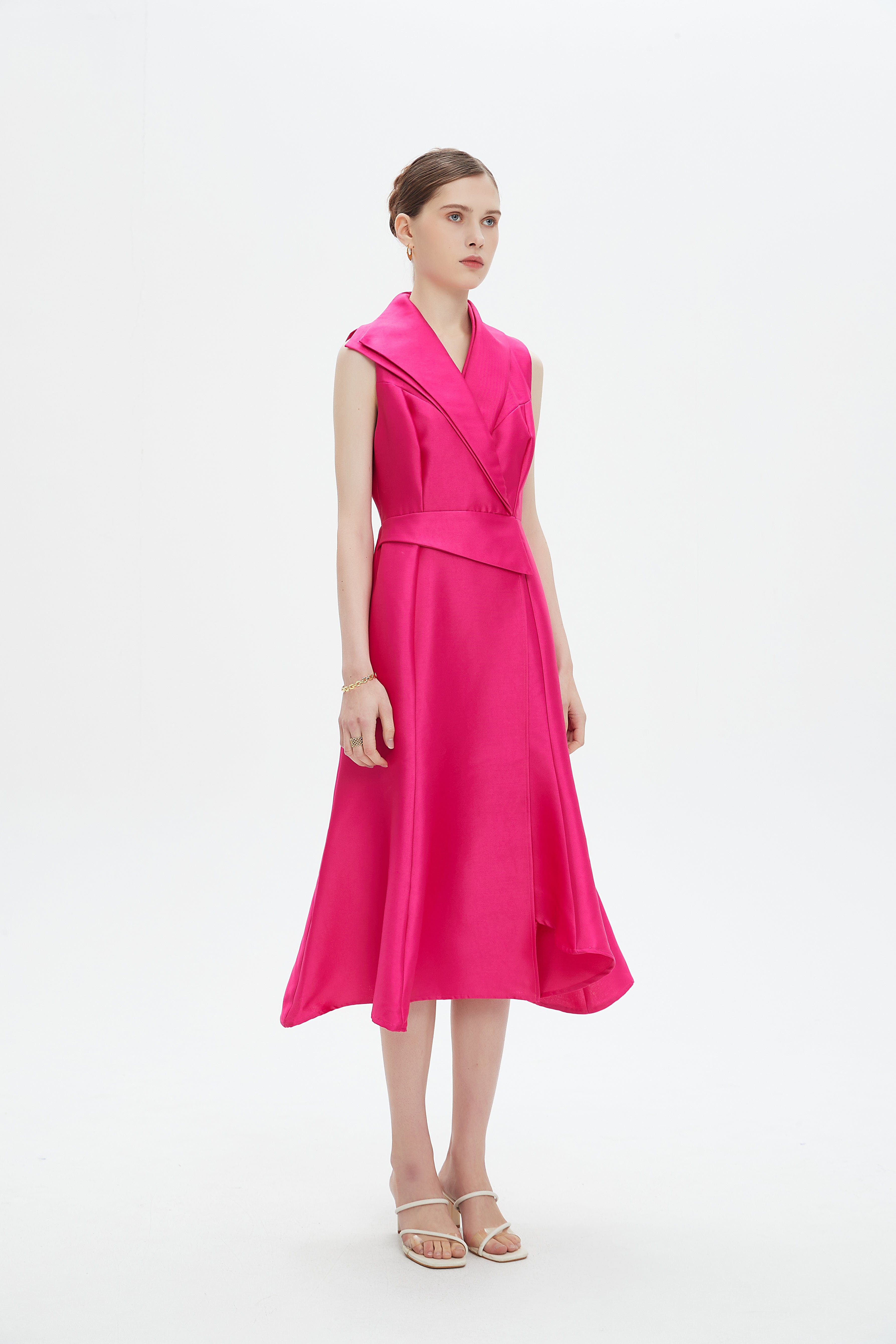 نتشي فستان ميدي بدون أكمام لف بياقة عريضة