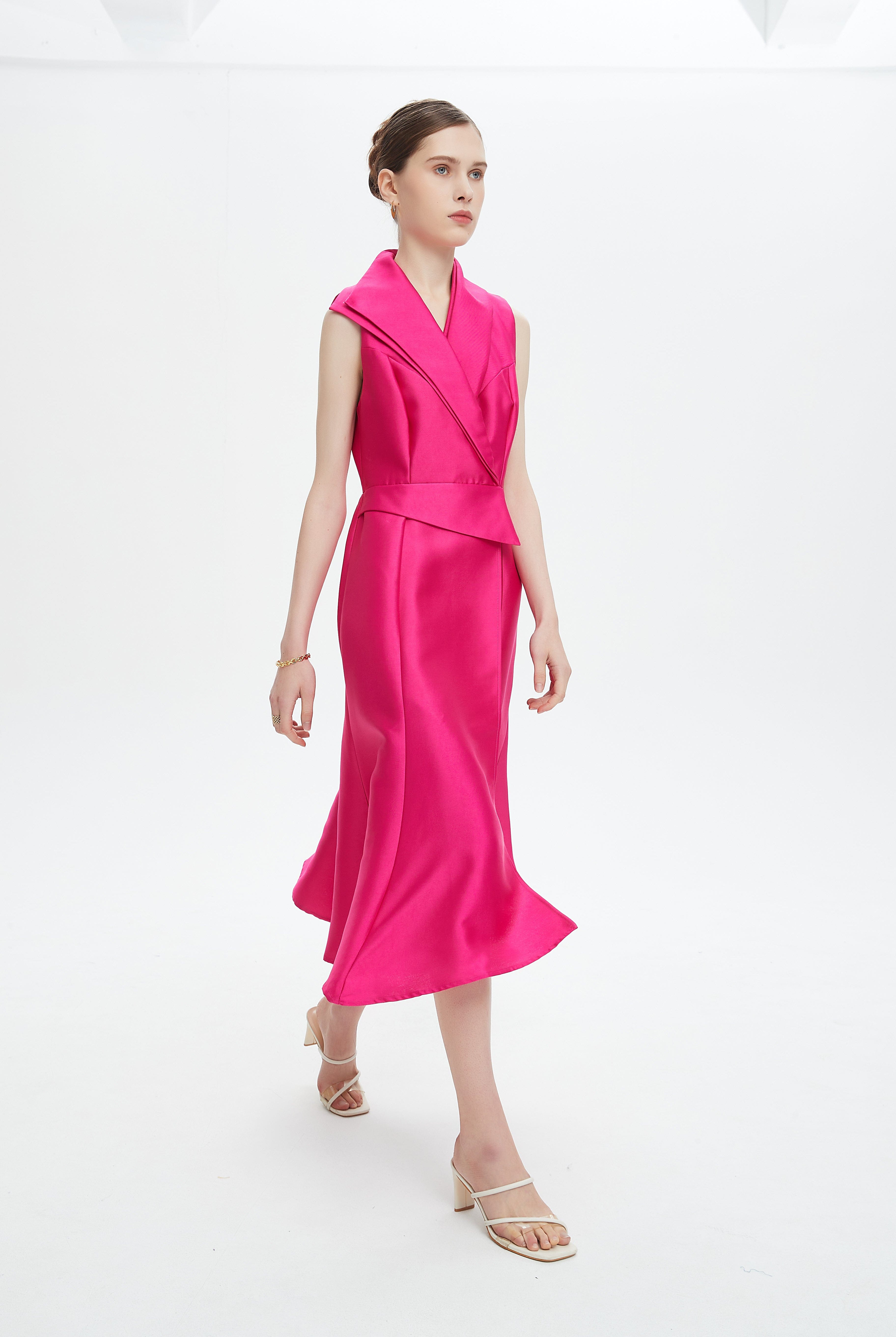 نتشي فستان ميدي بدون أكمام لف بياقة عريضة