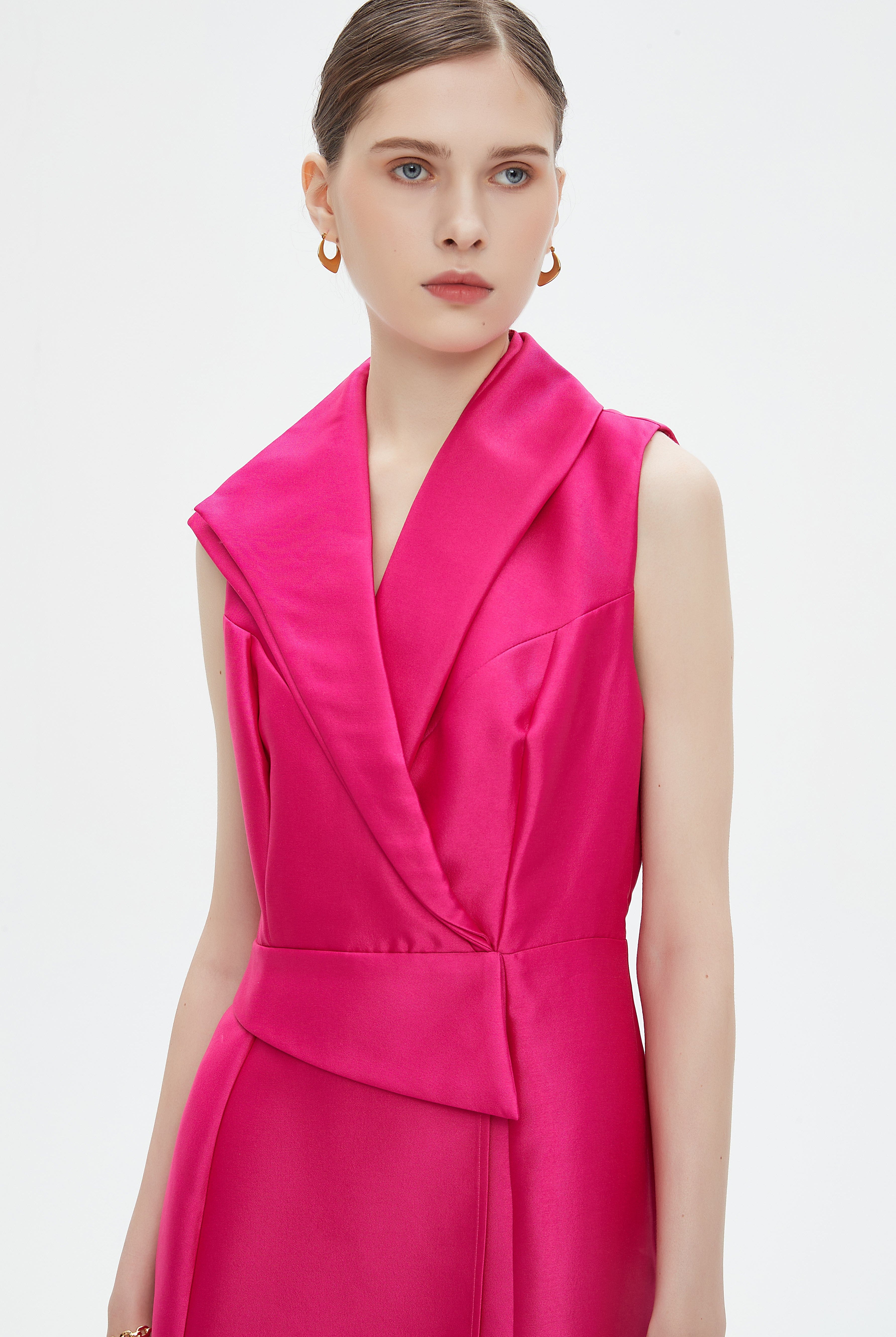 نتشي فستان ميدي بدون أكمام لف بياقة عريضة