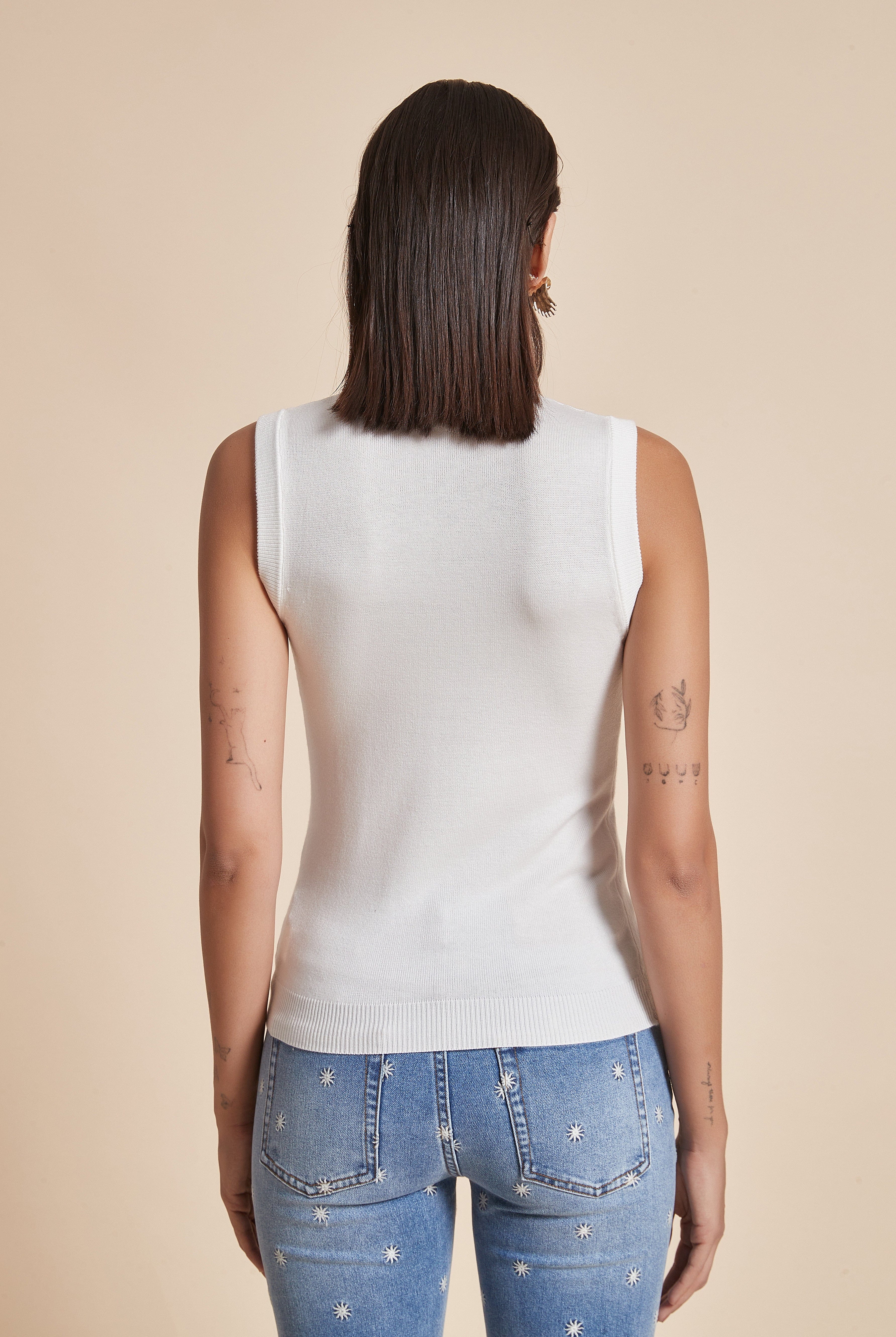 يولا بلوزة نسائية برقبة عالية سادة بدون أكمام