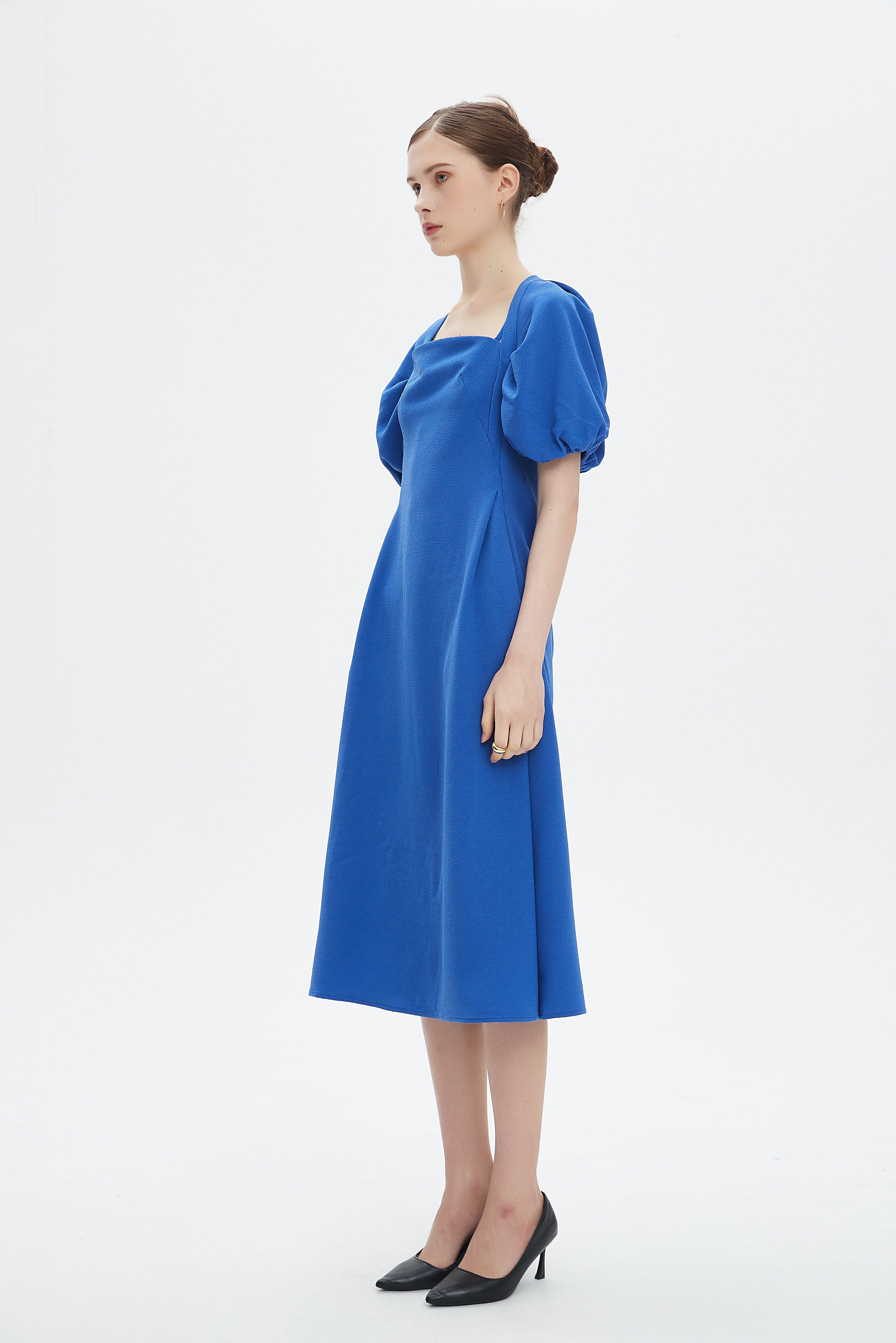 نتشي فستان ميدي بأكمام قصيرة بف نسائي