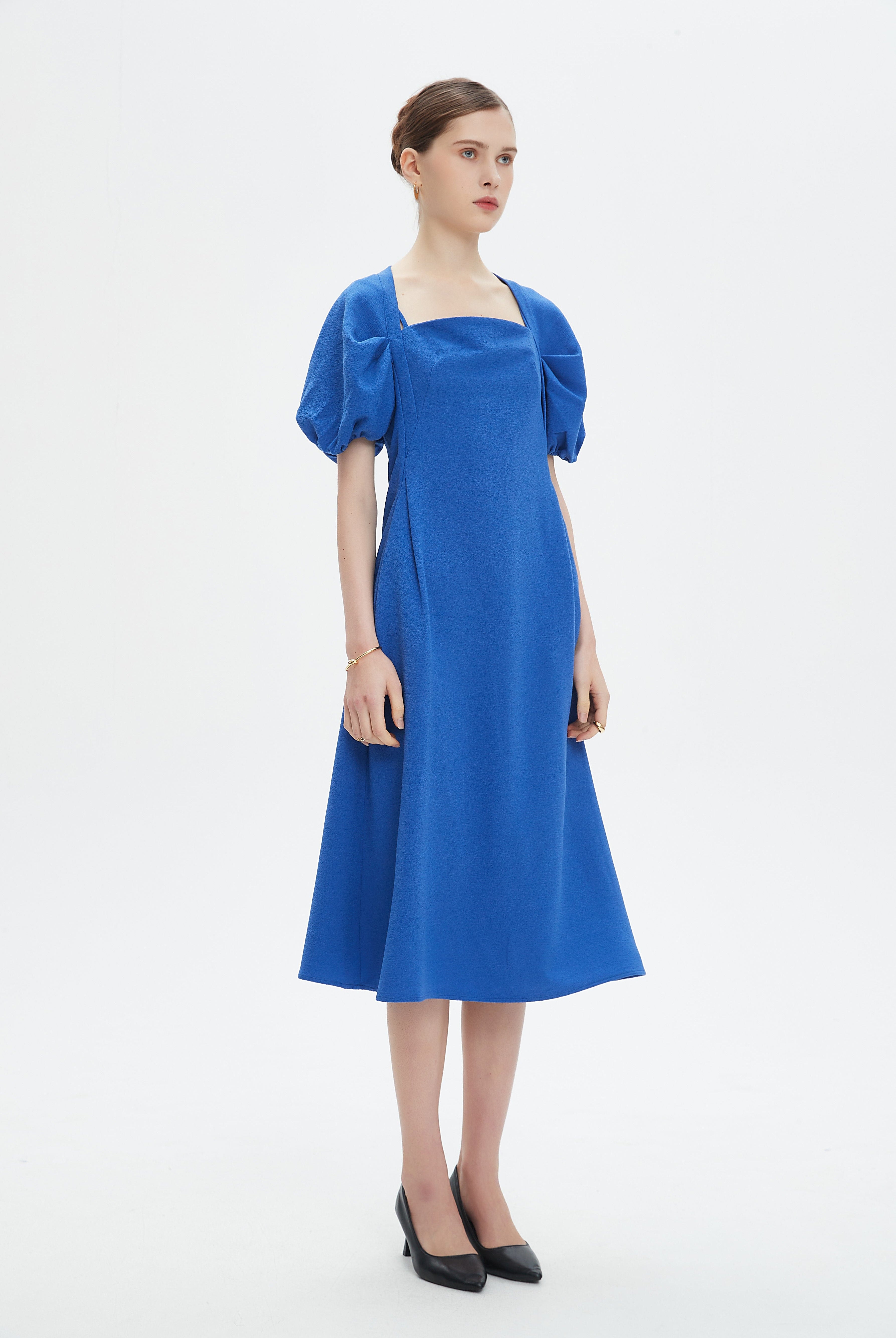 نتشي فستان ميدي بأكمام قصيرة بف نسائي