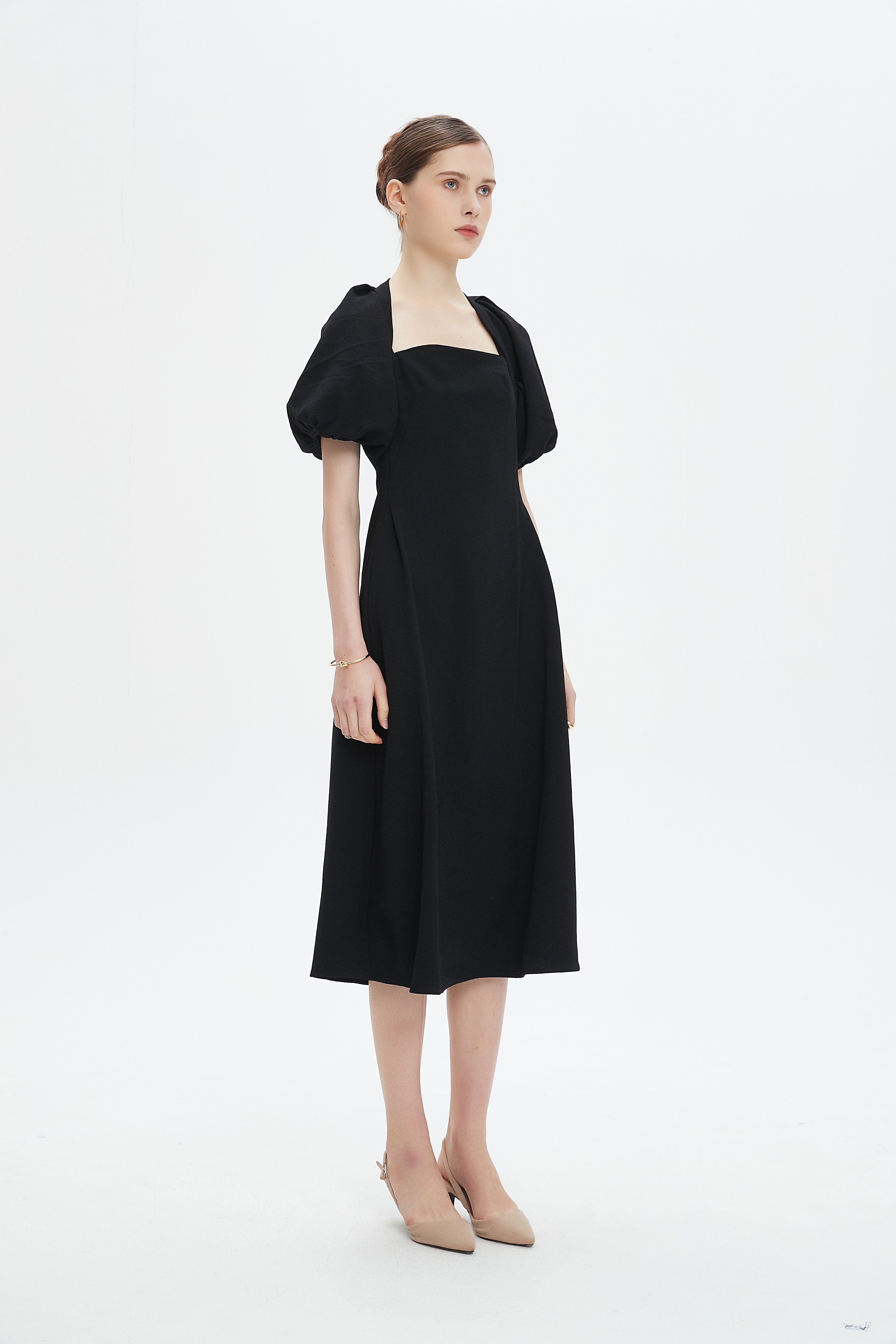 نتشي فستان ميدي بأكمام قصيرة بف نسائي