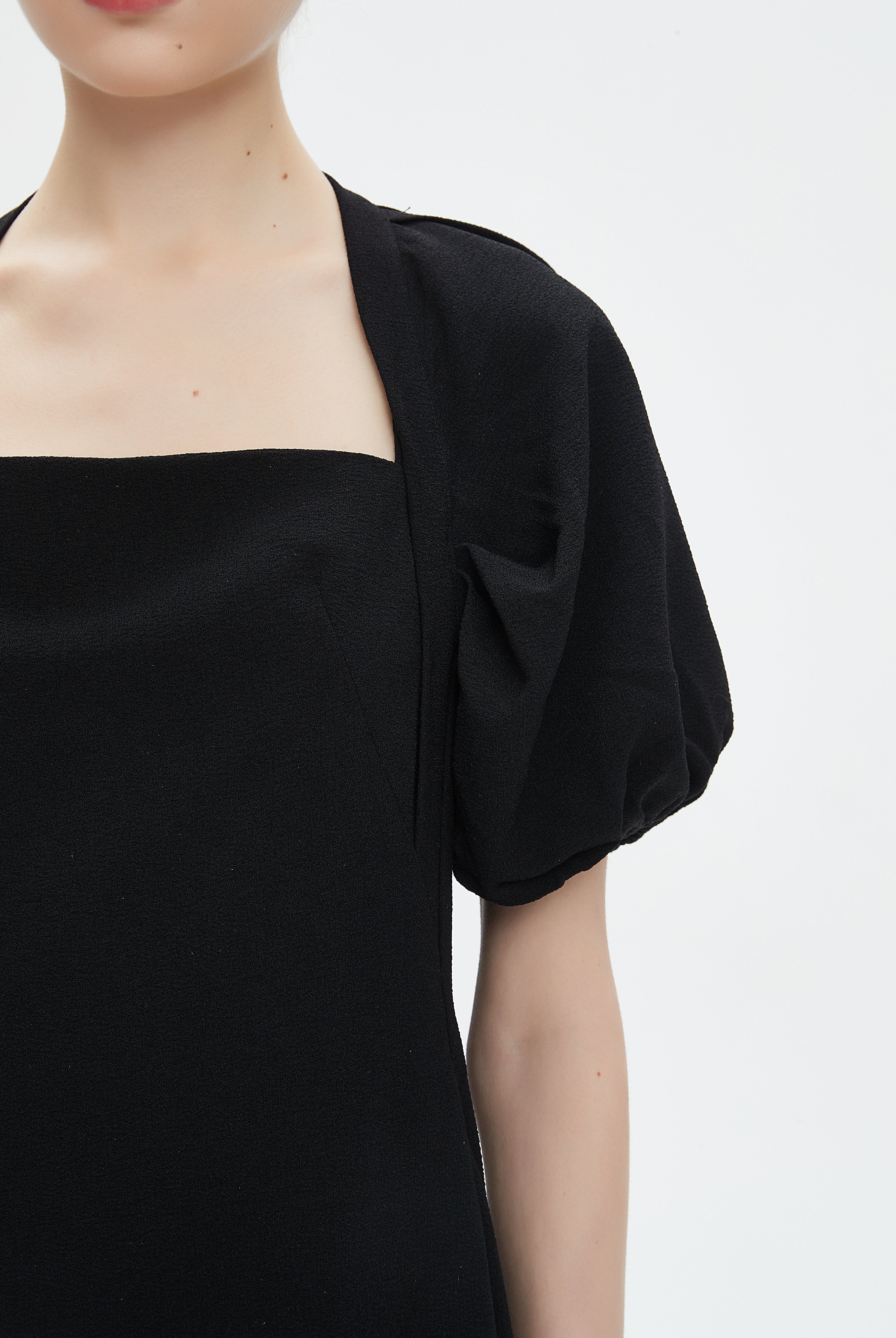 نتشي فستان ميدي بأكمام قصيرة بف نسائي