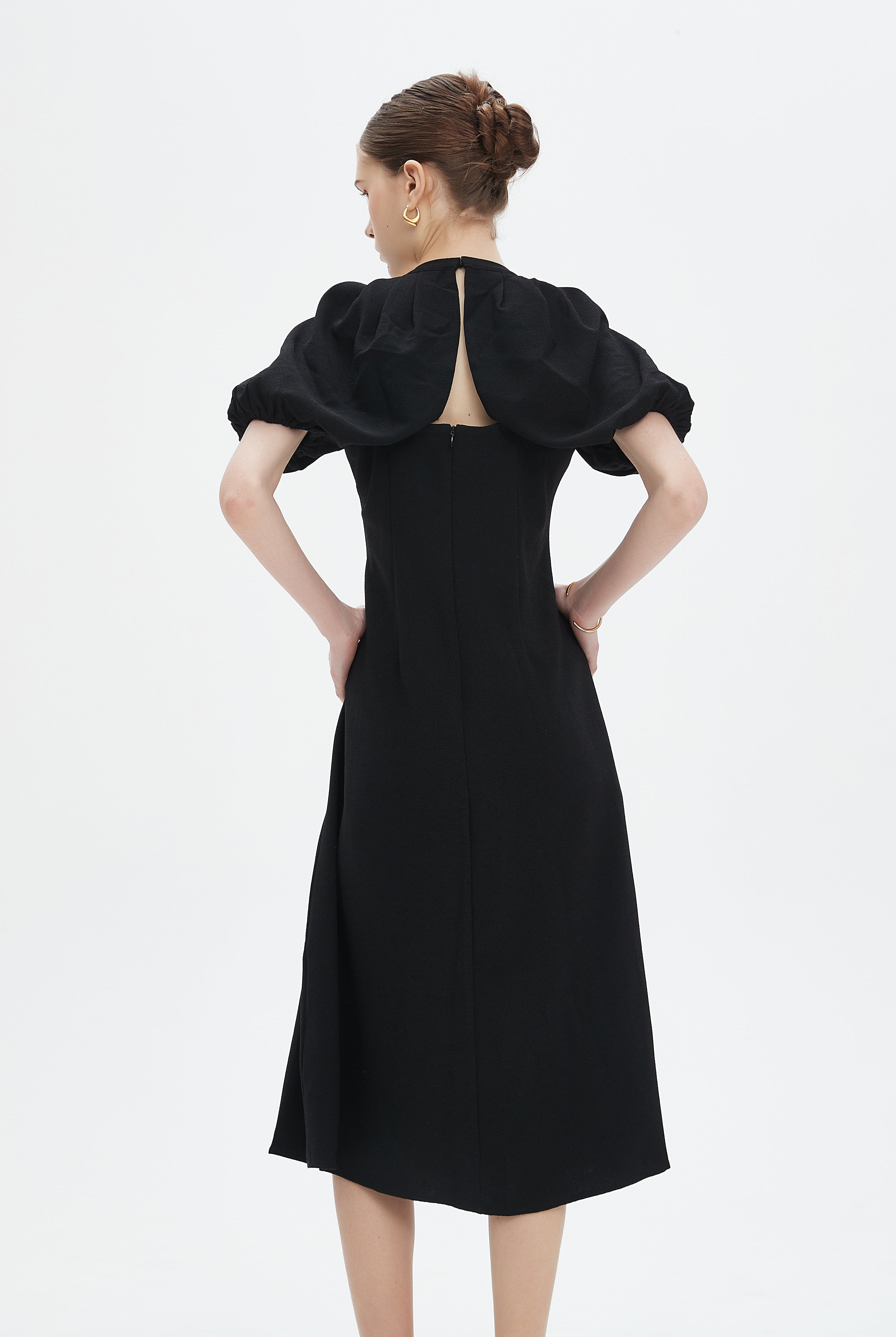 نتشي فستان ميدي بأكمام قصيرة بف نسائي