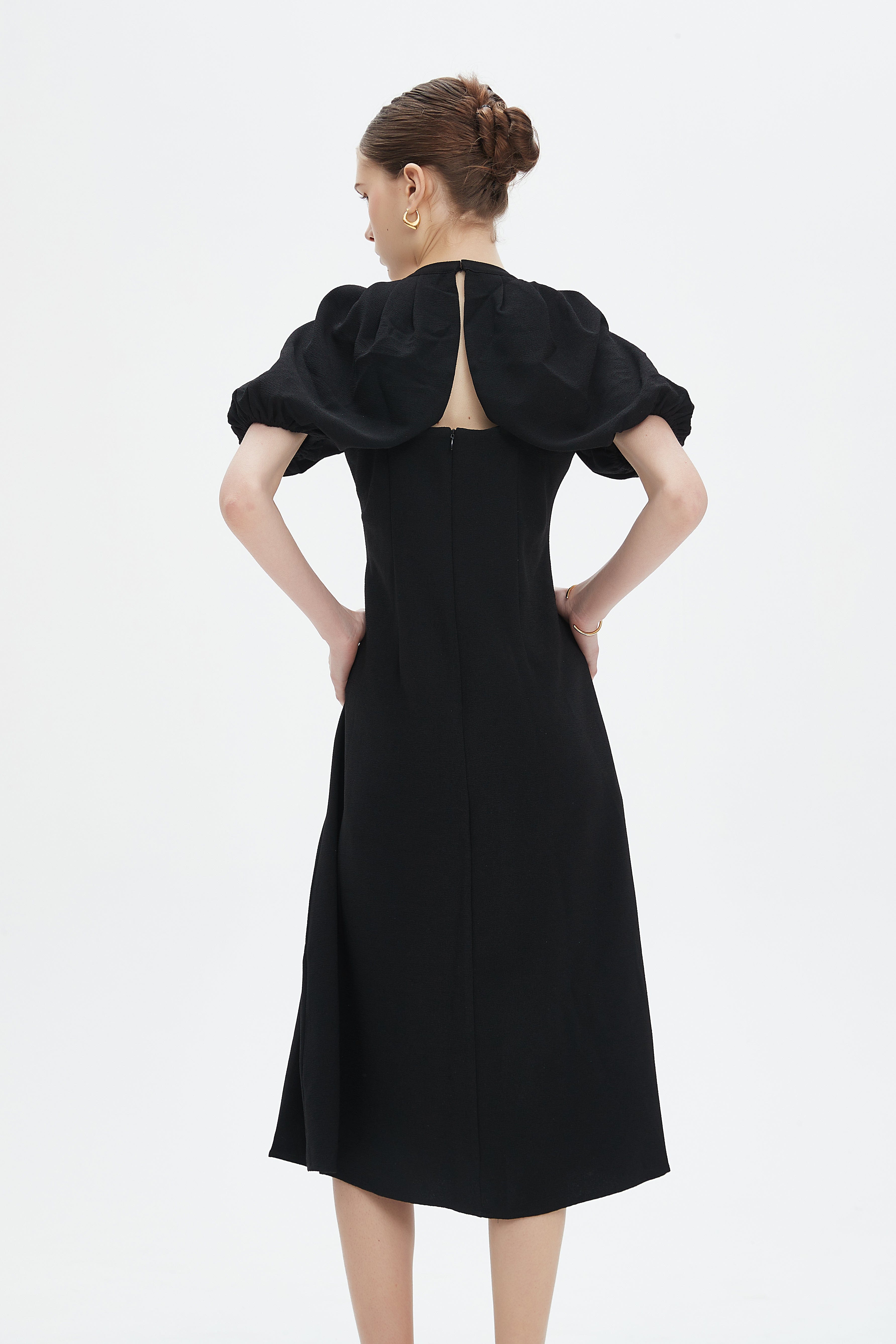 نتشي فستان ميدي بأكمام قصيرة بف نسائي