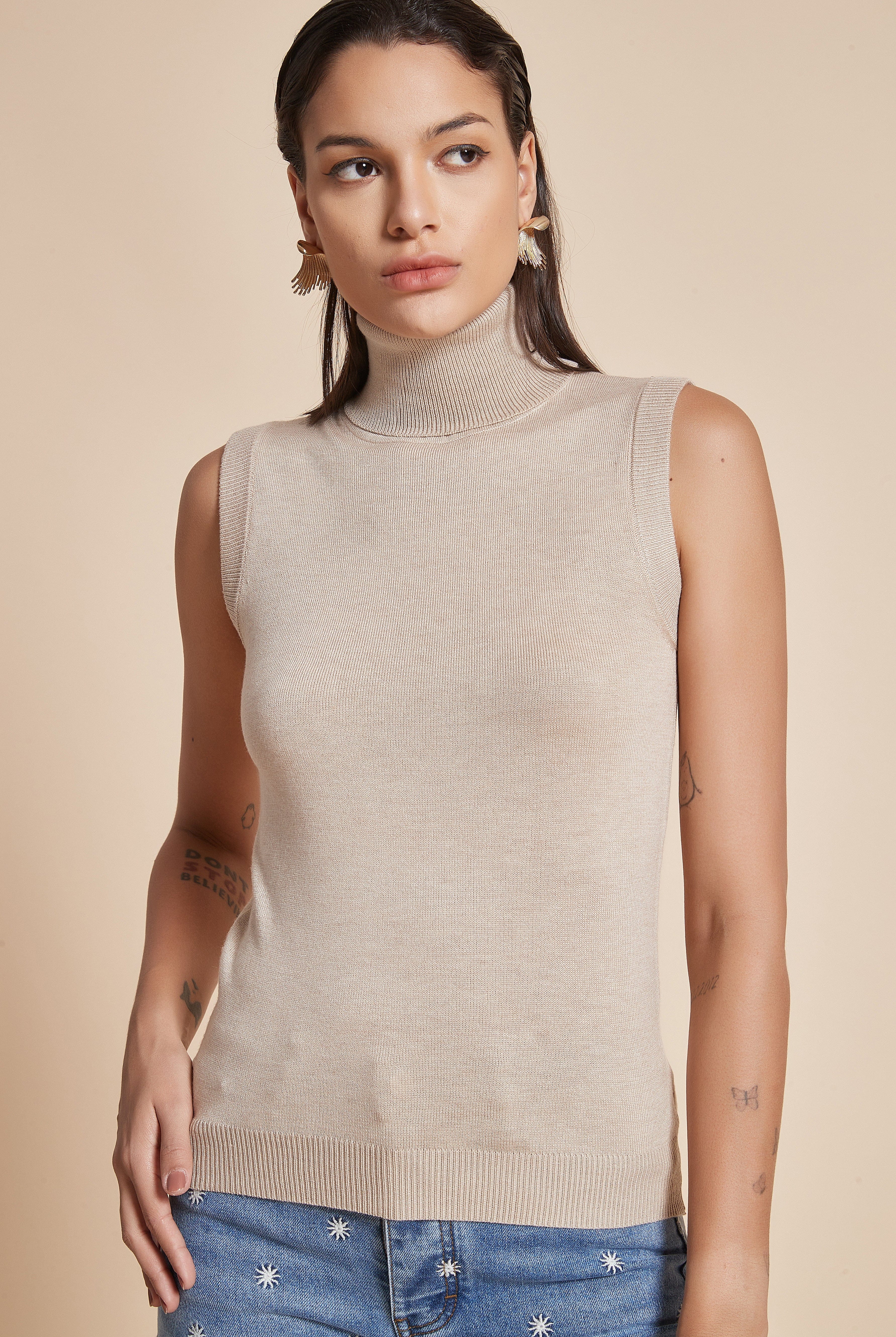 يولا بلوزة نسائية بدون أكمام برقبة عالية سادة