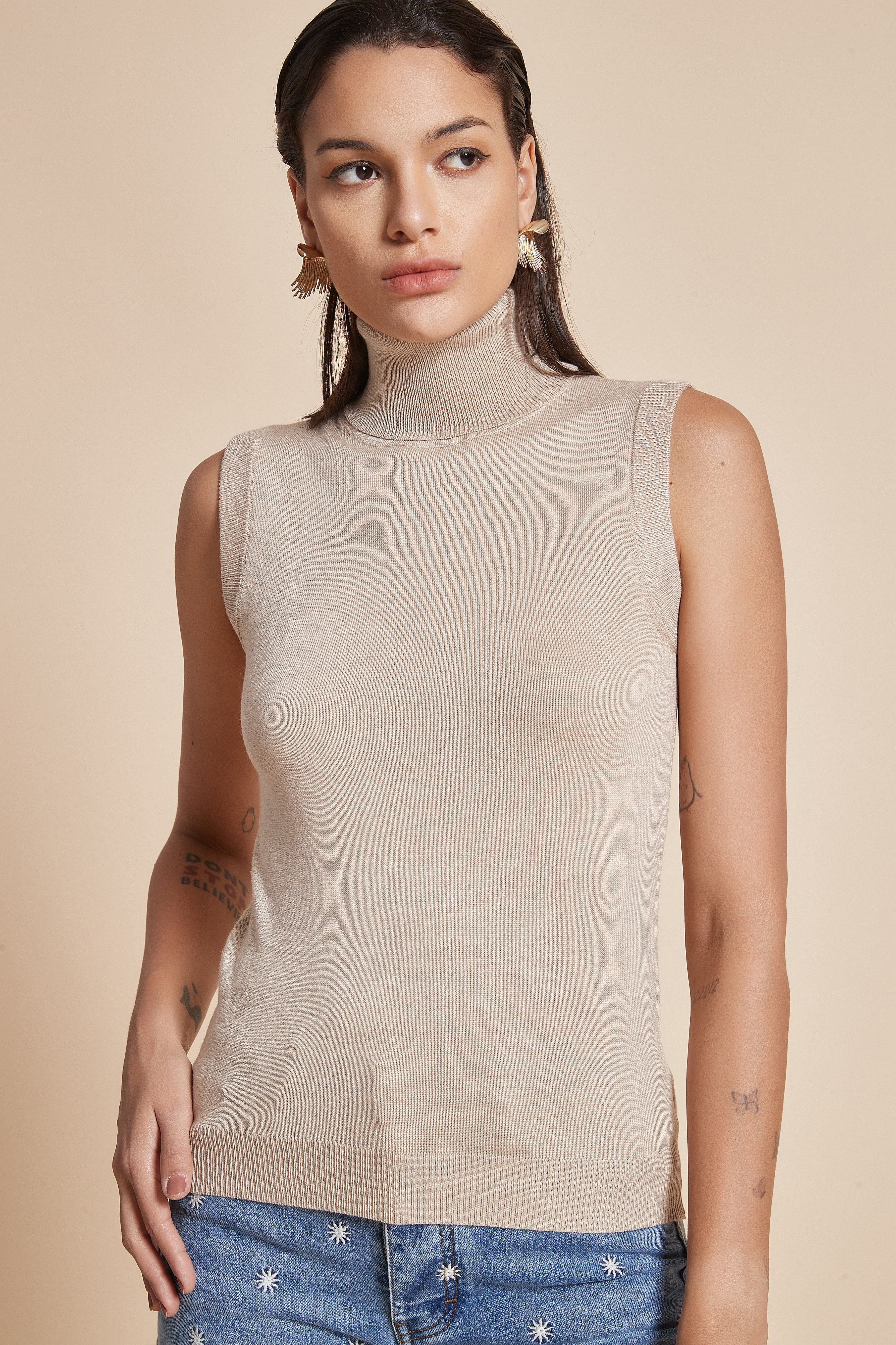 يولا بلوزة نسائية بدون أكمام برقبة عالية سادة