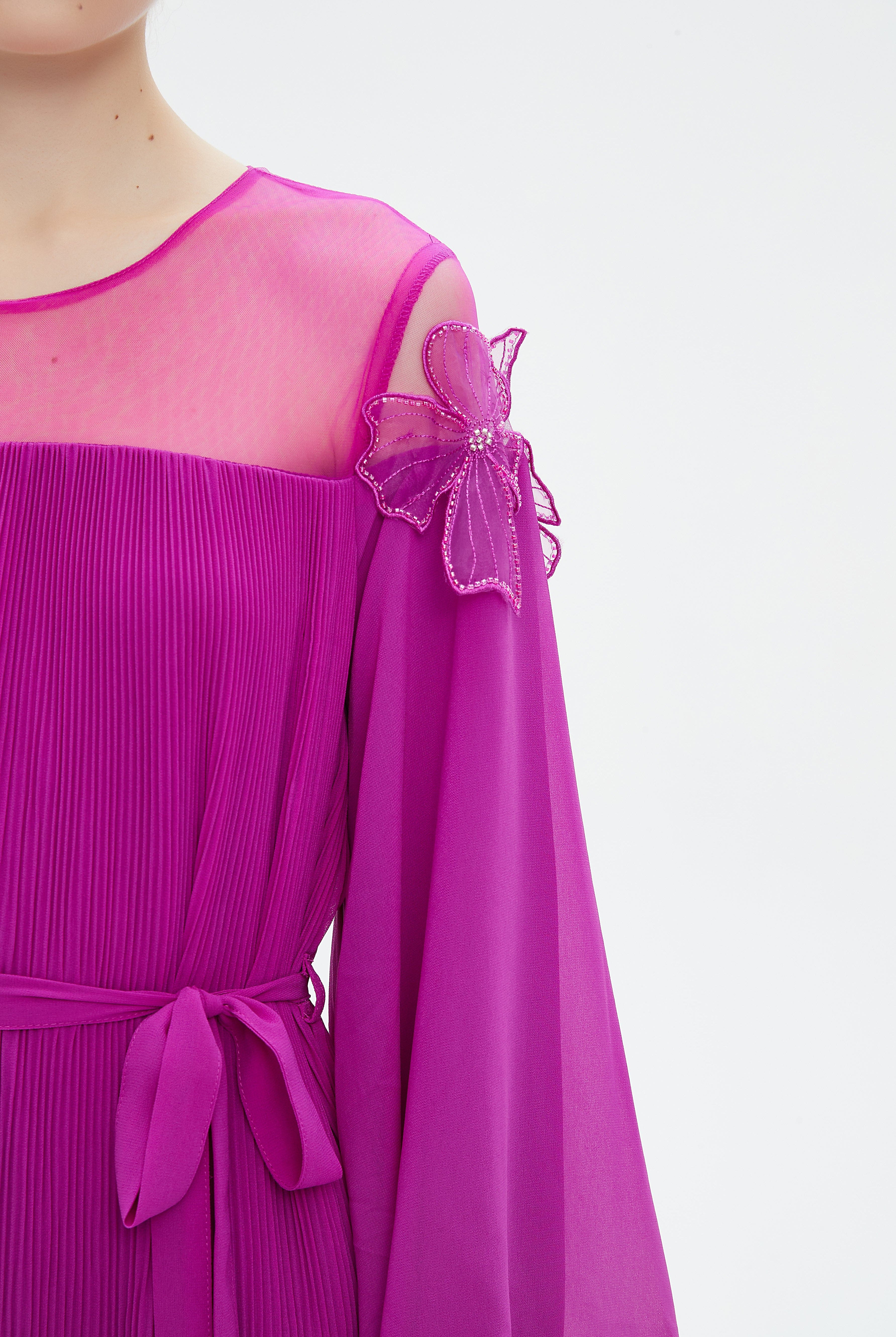 نتشي فستان ميدي بأكمام طويلة بكسرات ضيقة نسائي