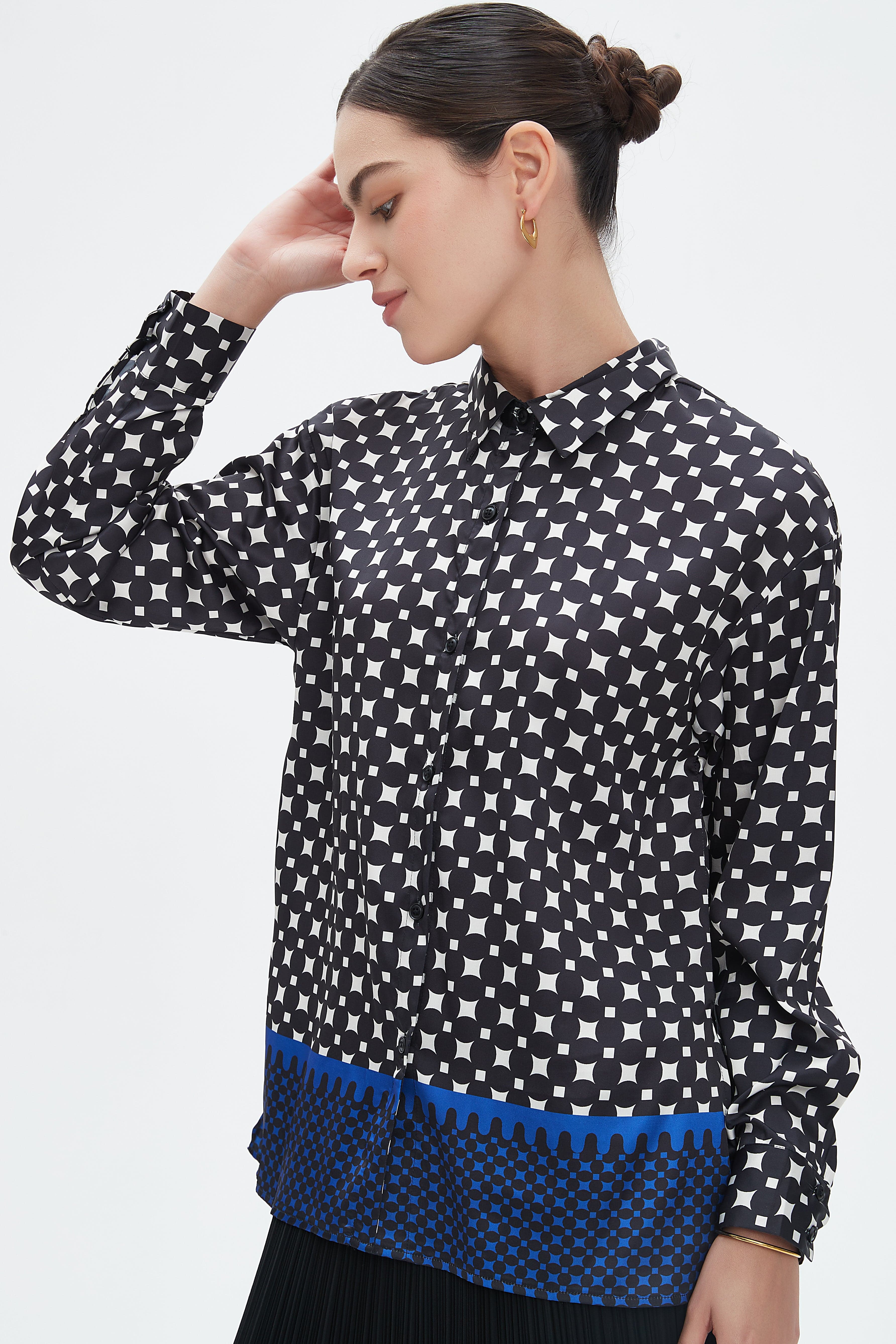 نتشي قميص بأكمام طويلة بأزرار أمامية نسائي