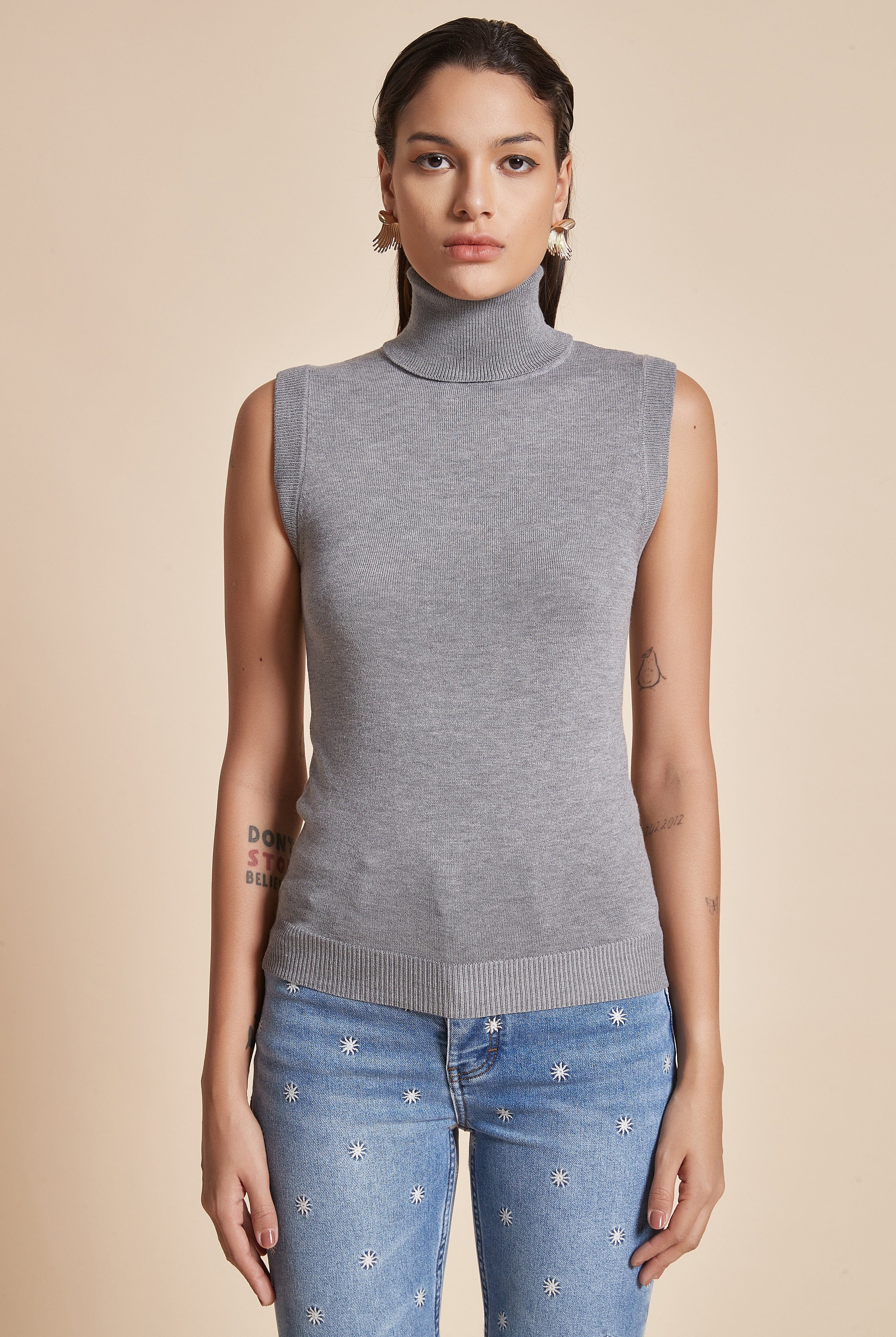 يولا بلوزة سادة نسائية بدون أكمام ورقبة عالبة