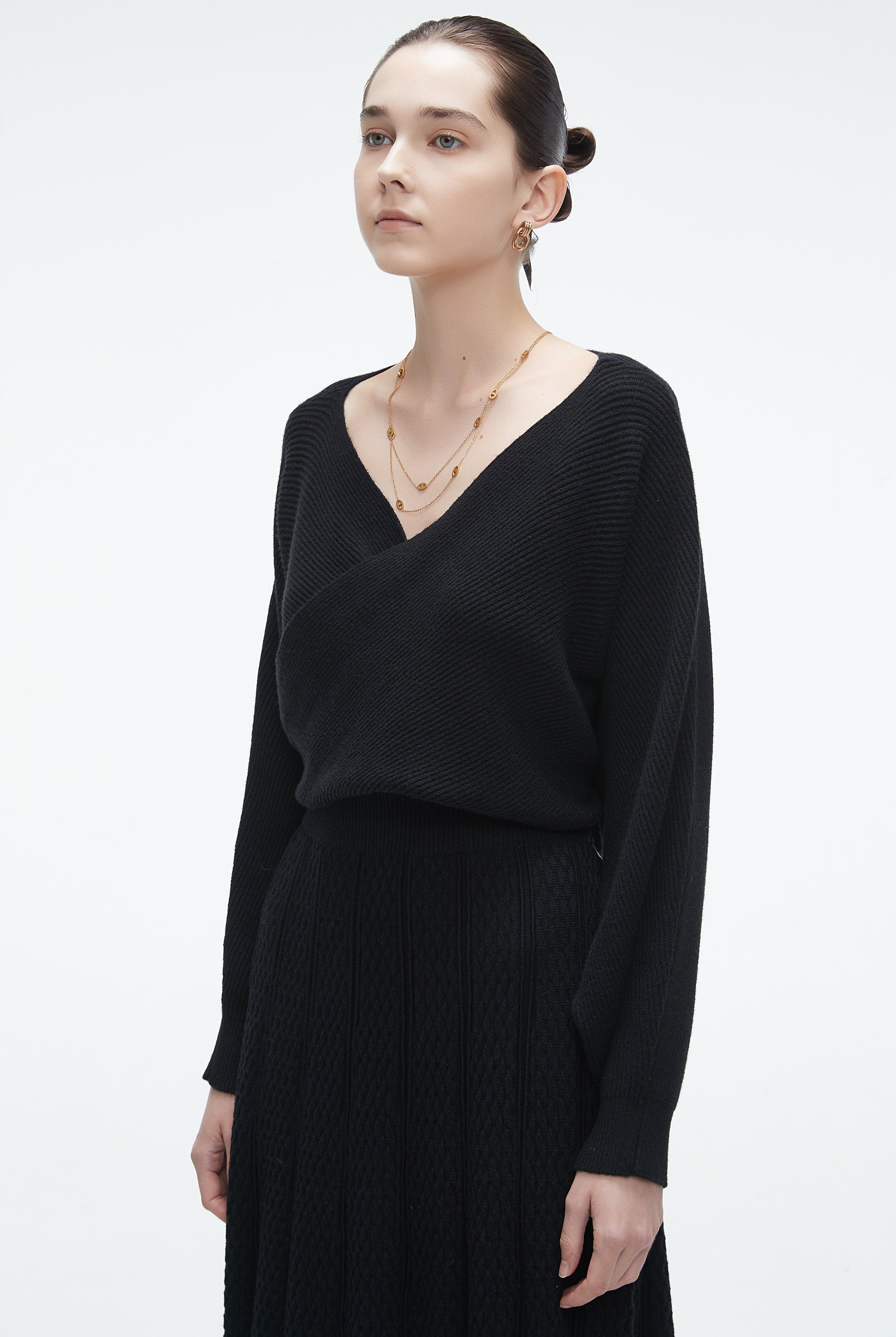 يولا بلوزة نسائية لف سادة بأكمام طويلة وفتحة من الأمام