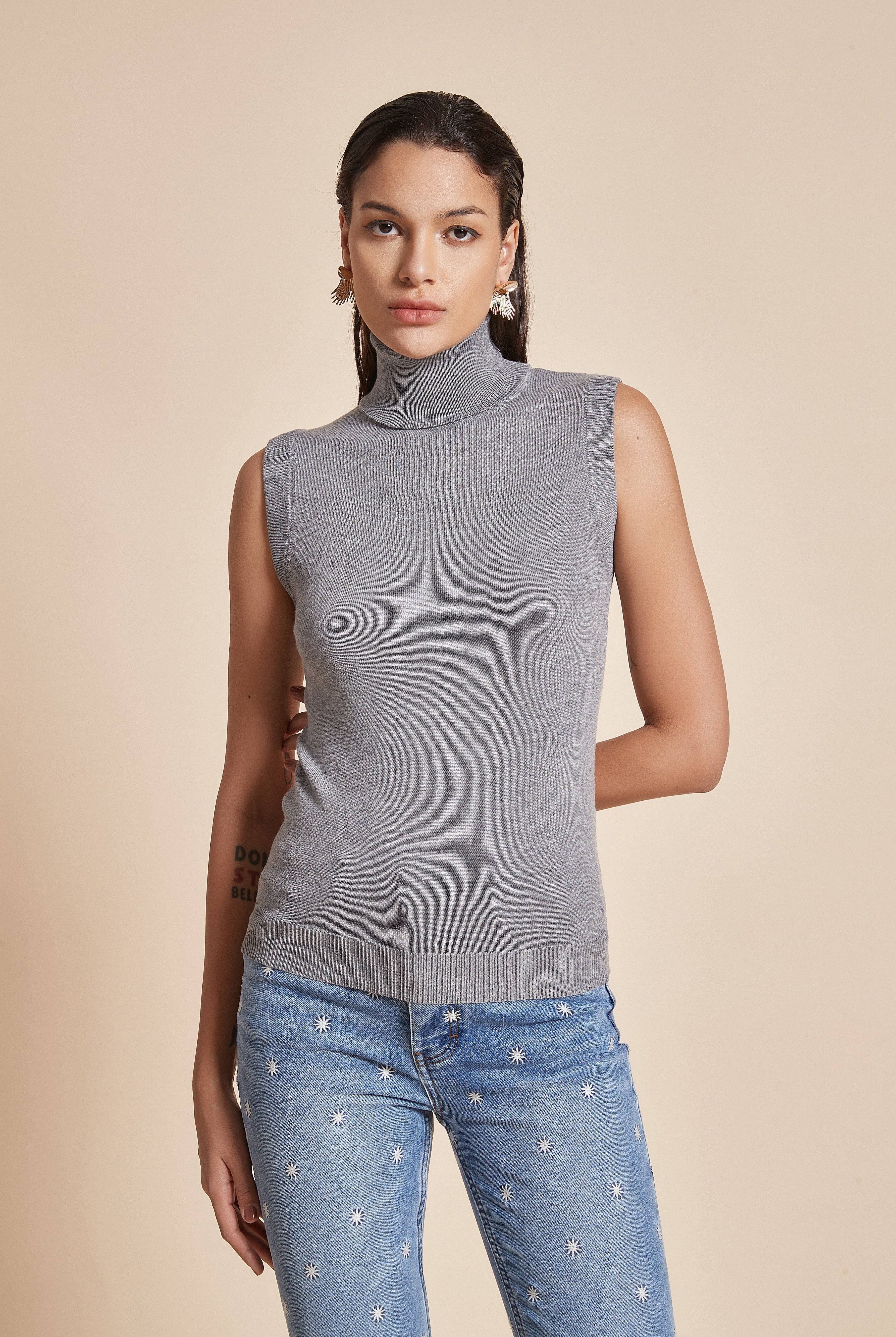 يولا بلوزة سادة نسائية بدون أكمام ورقبة عالبة