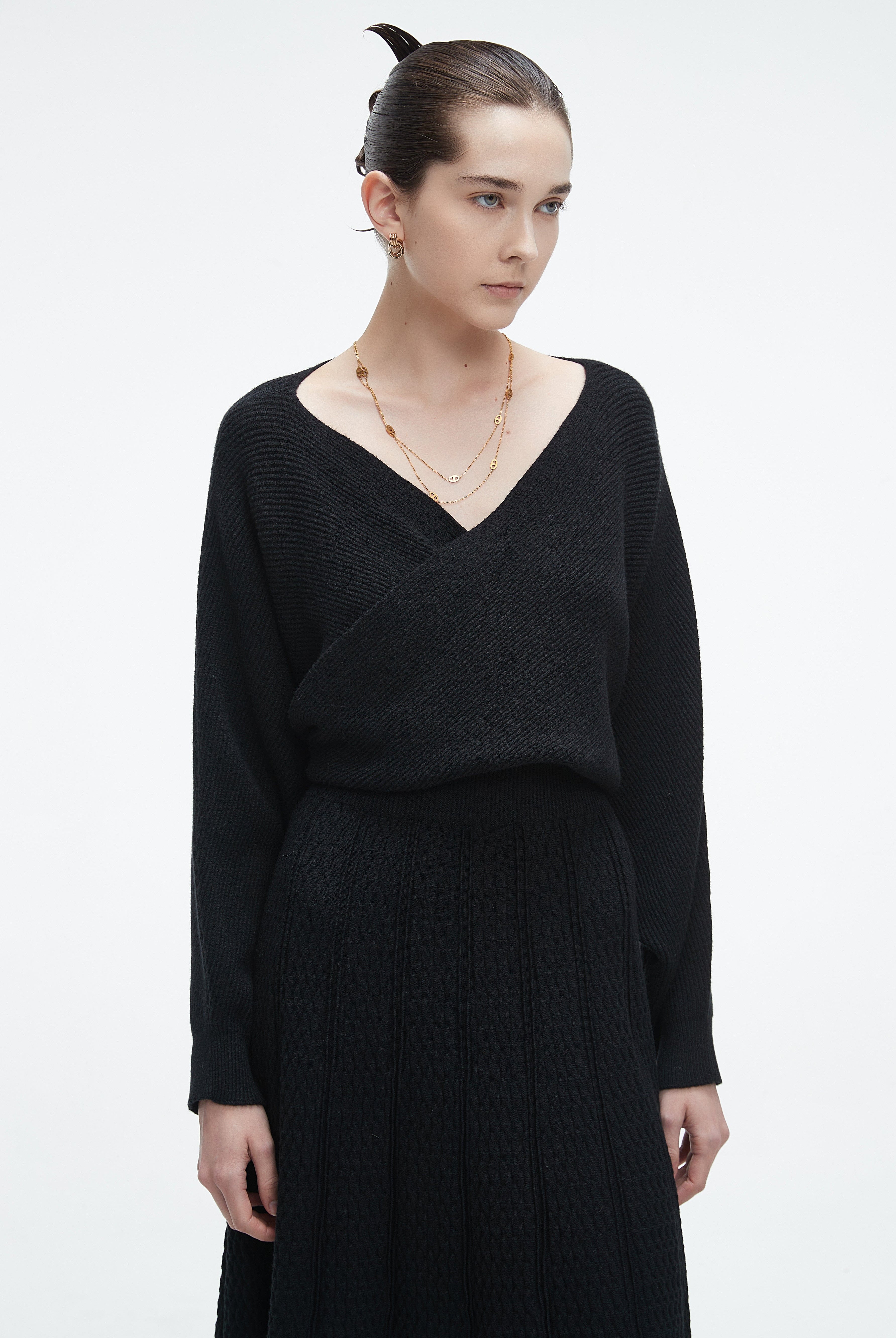 يولا بلوزة نسائية لف سادة بأكمام طويلة وفتحة من الأمام