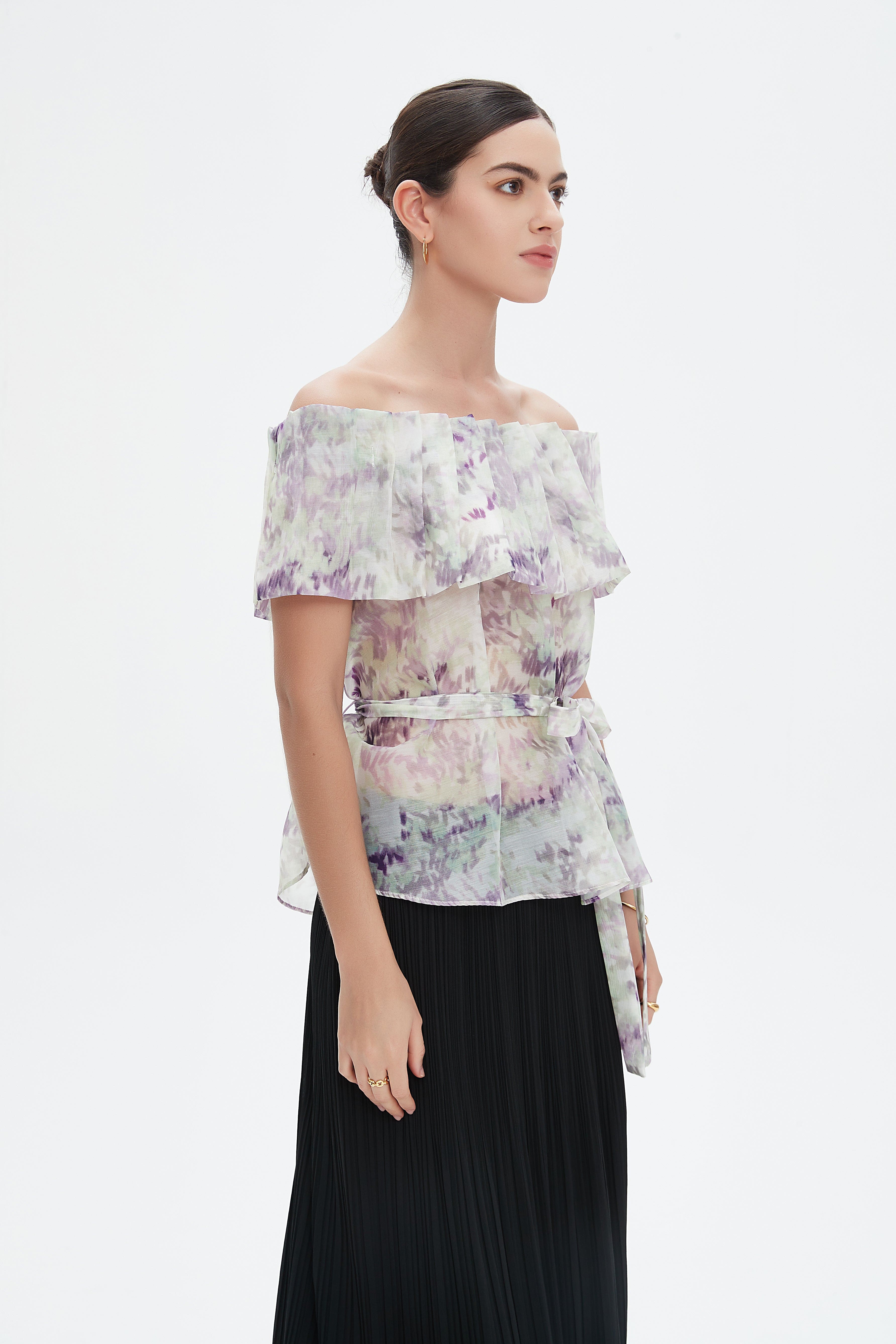 نتشي بلوزة بأكمام قصيرة شيفون برباط خصر