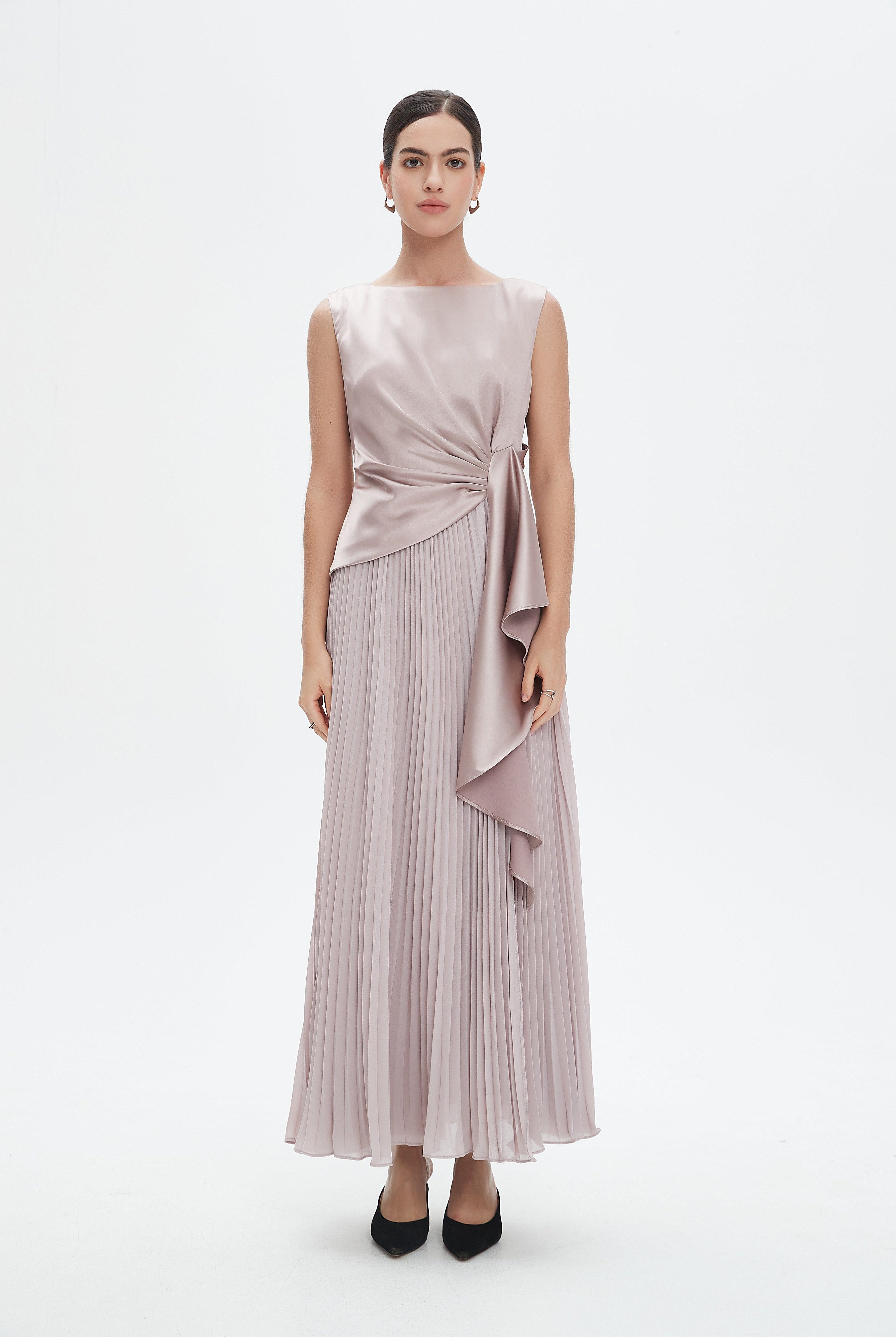 نتشي فستان ماكسي بدون أكمام سادة بليسيه من اسفل