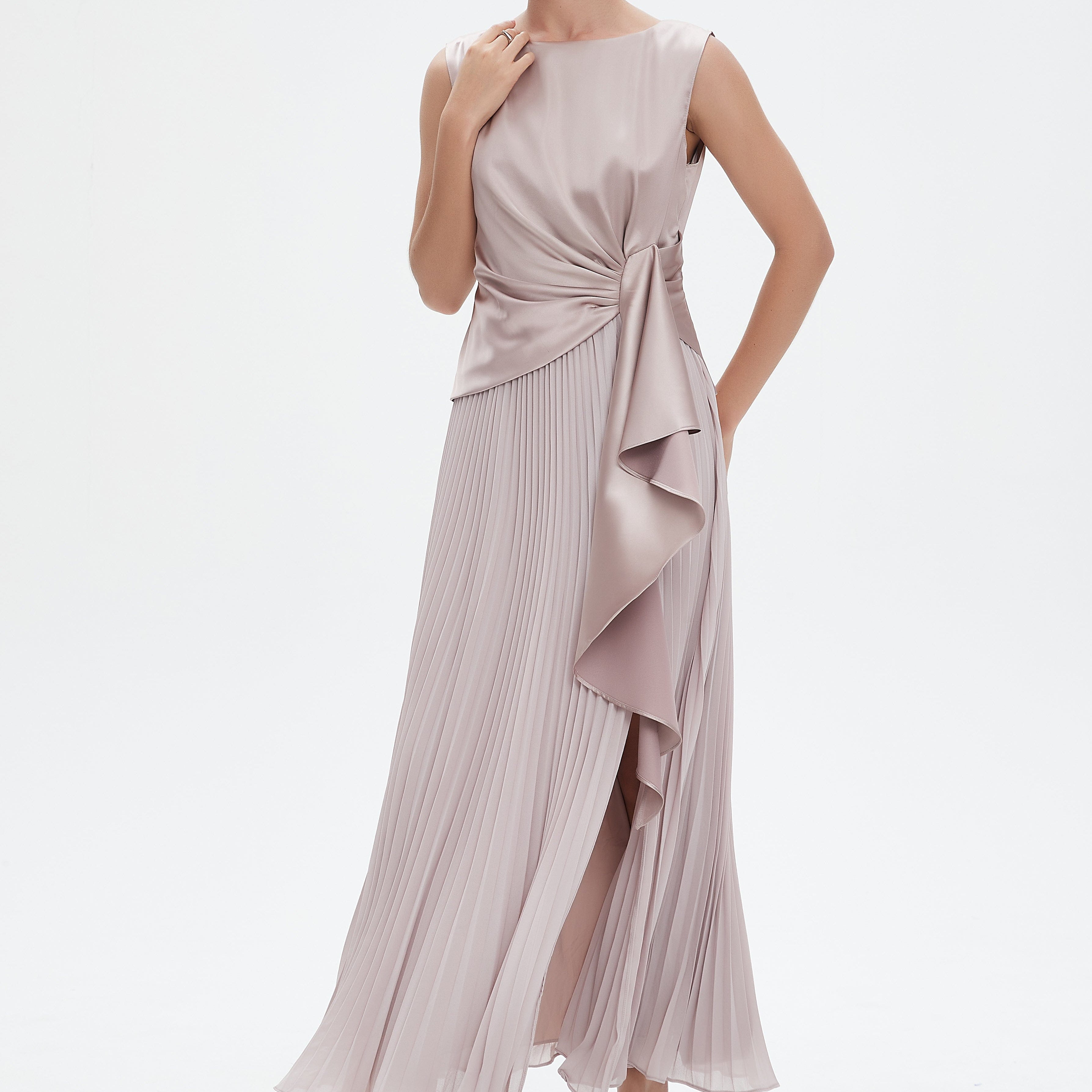 نتشي فستان ماكسي بدون أكمام سادة بليسيه من اسفل