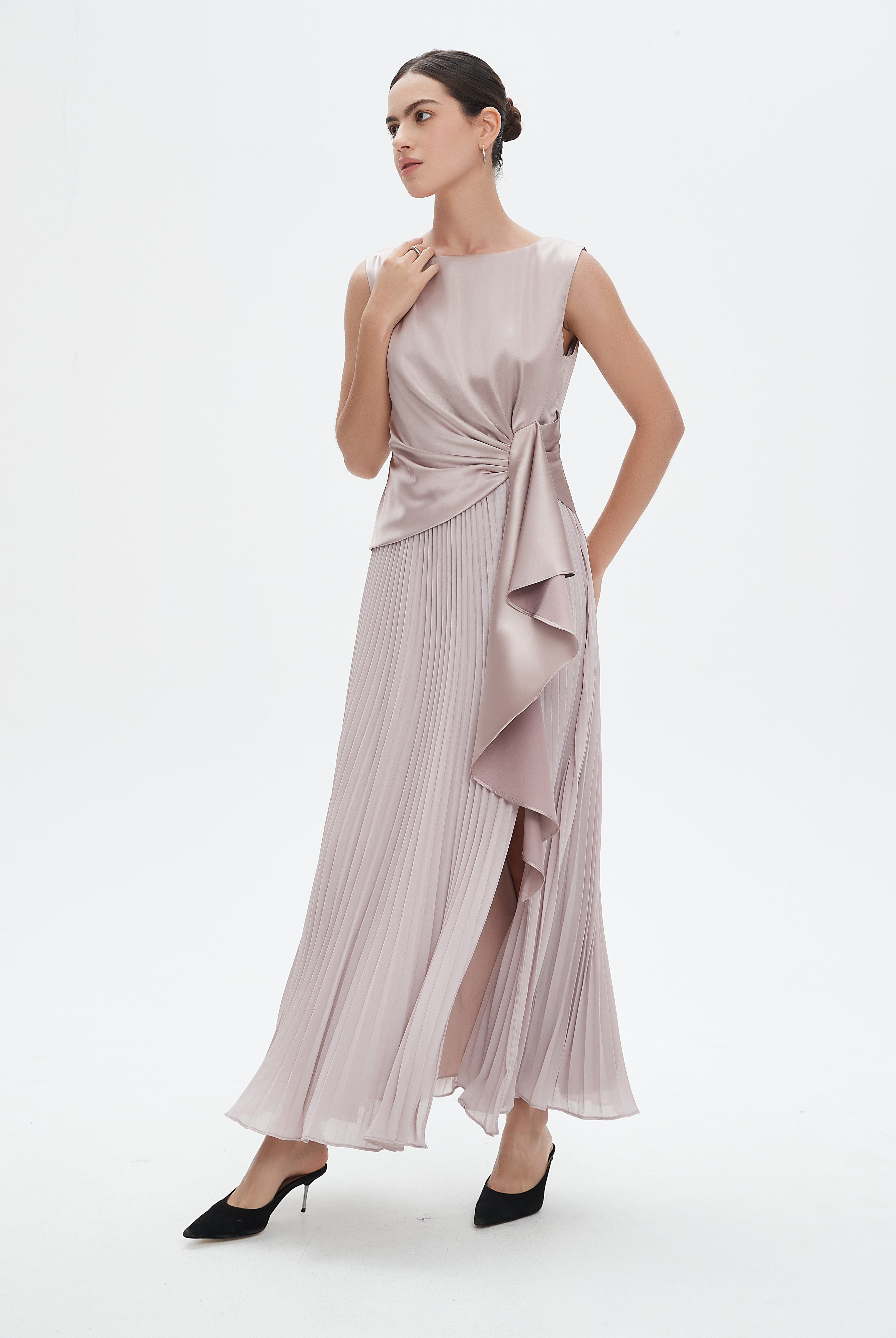 نتشي فستان ماكسي بدون أكمام سادة بليسيه من اسفل