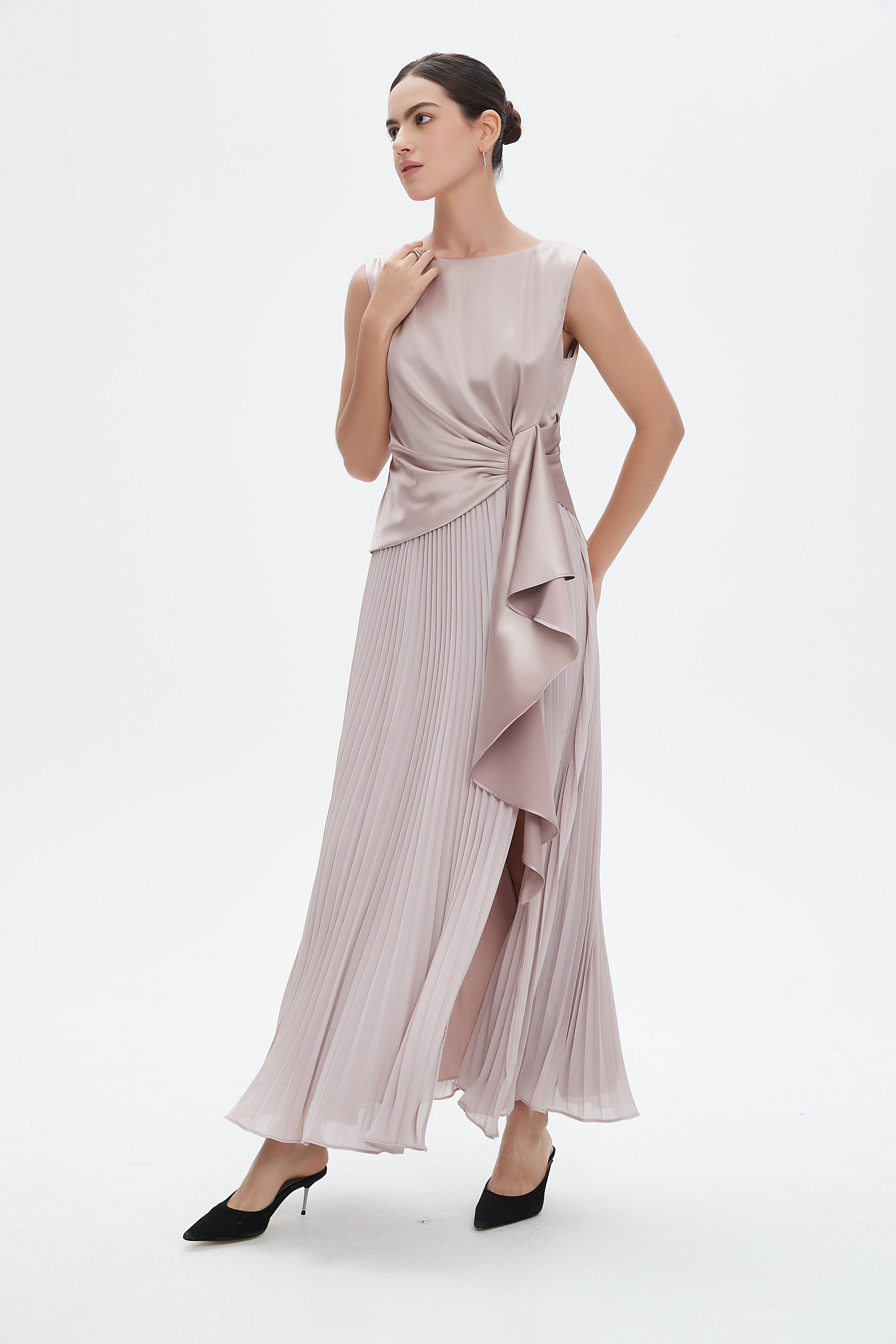 نتشي فستان ماكسي بدون أكمام سادة بليسيه من اسفل