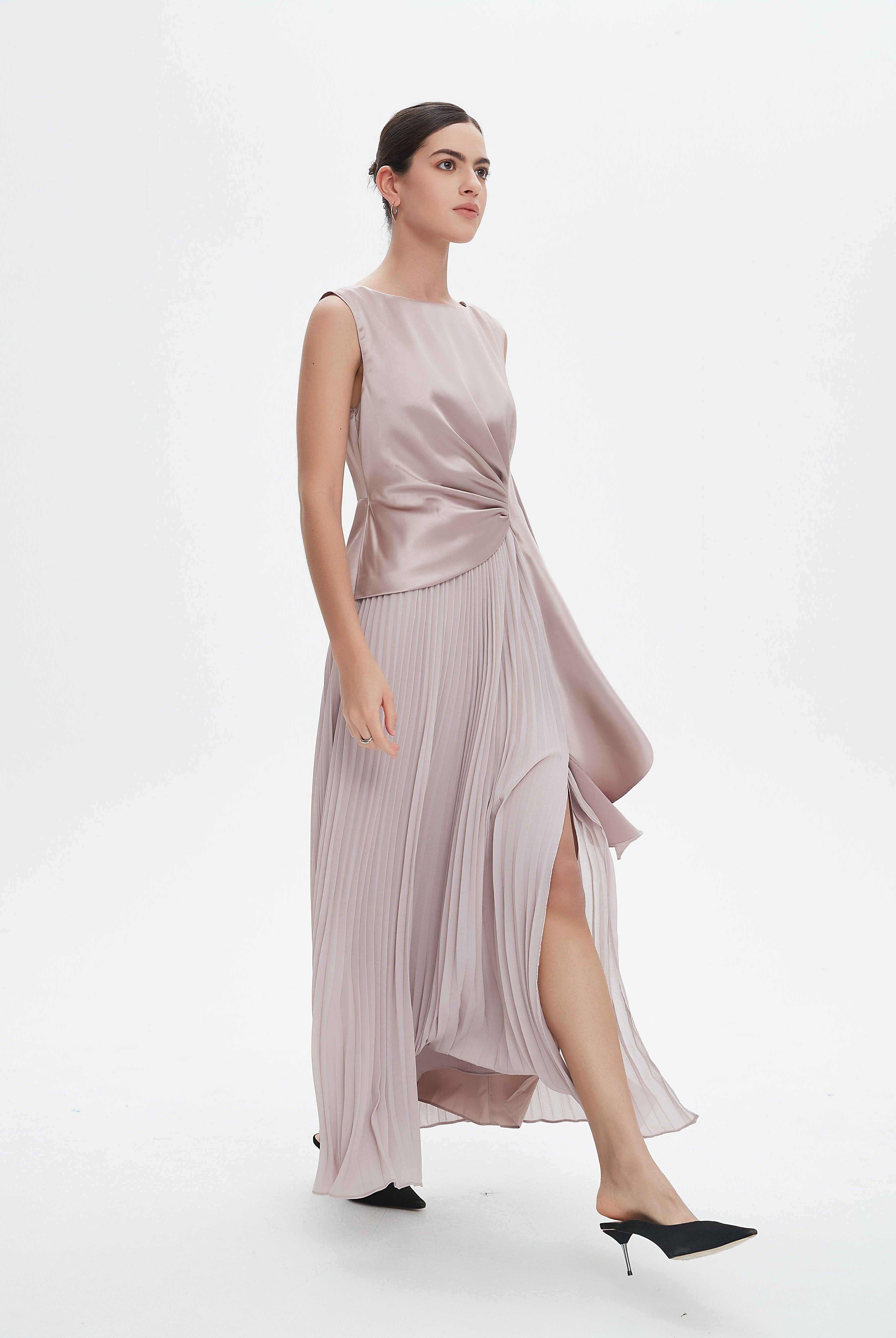 نتشي فستان ماكسي بدون أكمام سادة بليسيه من اسفل