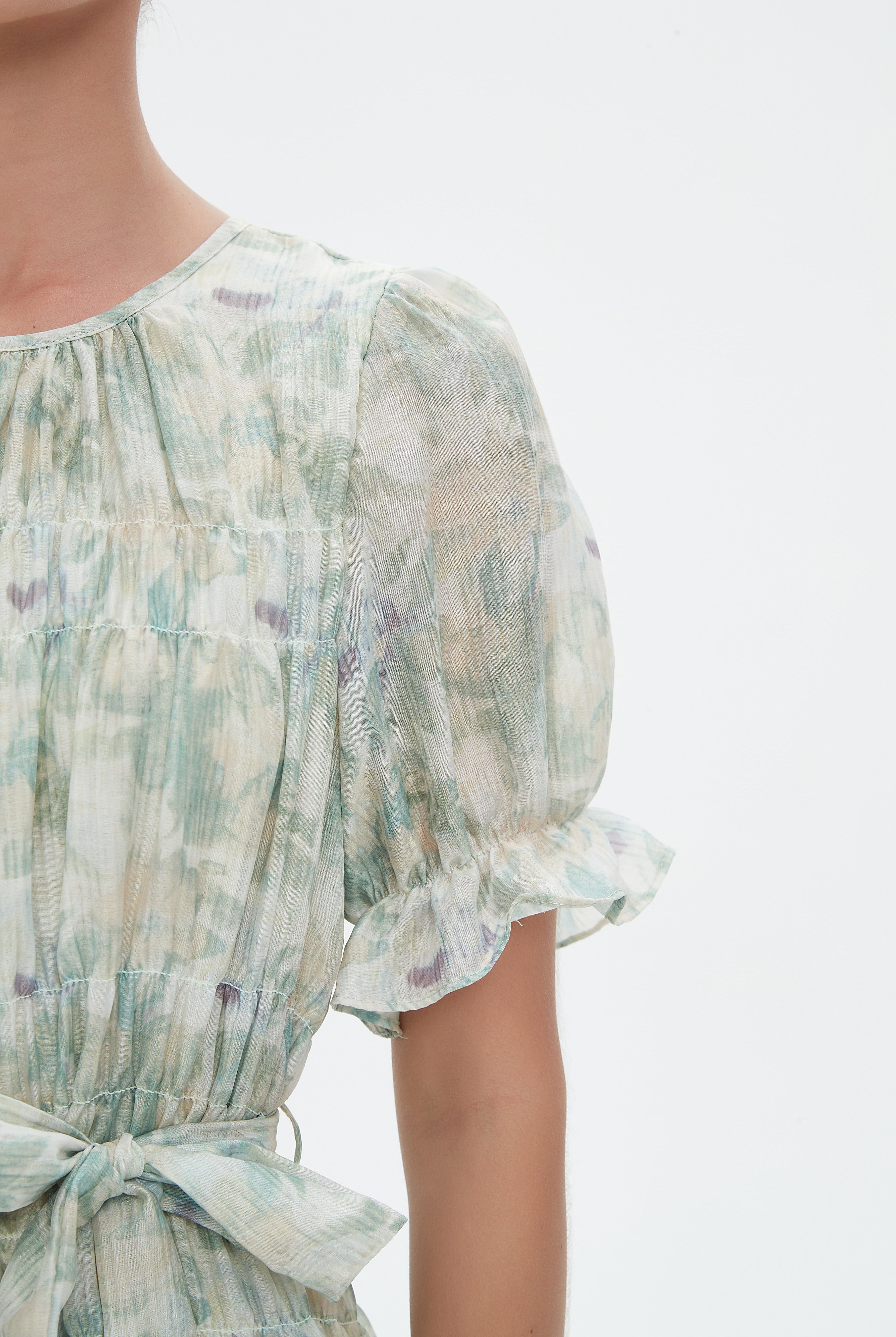 نتشي فستان ميدي بأكمام قصيرة مشجر برباط خصر