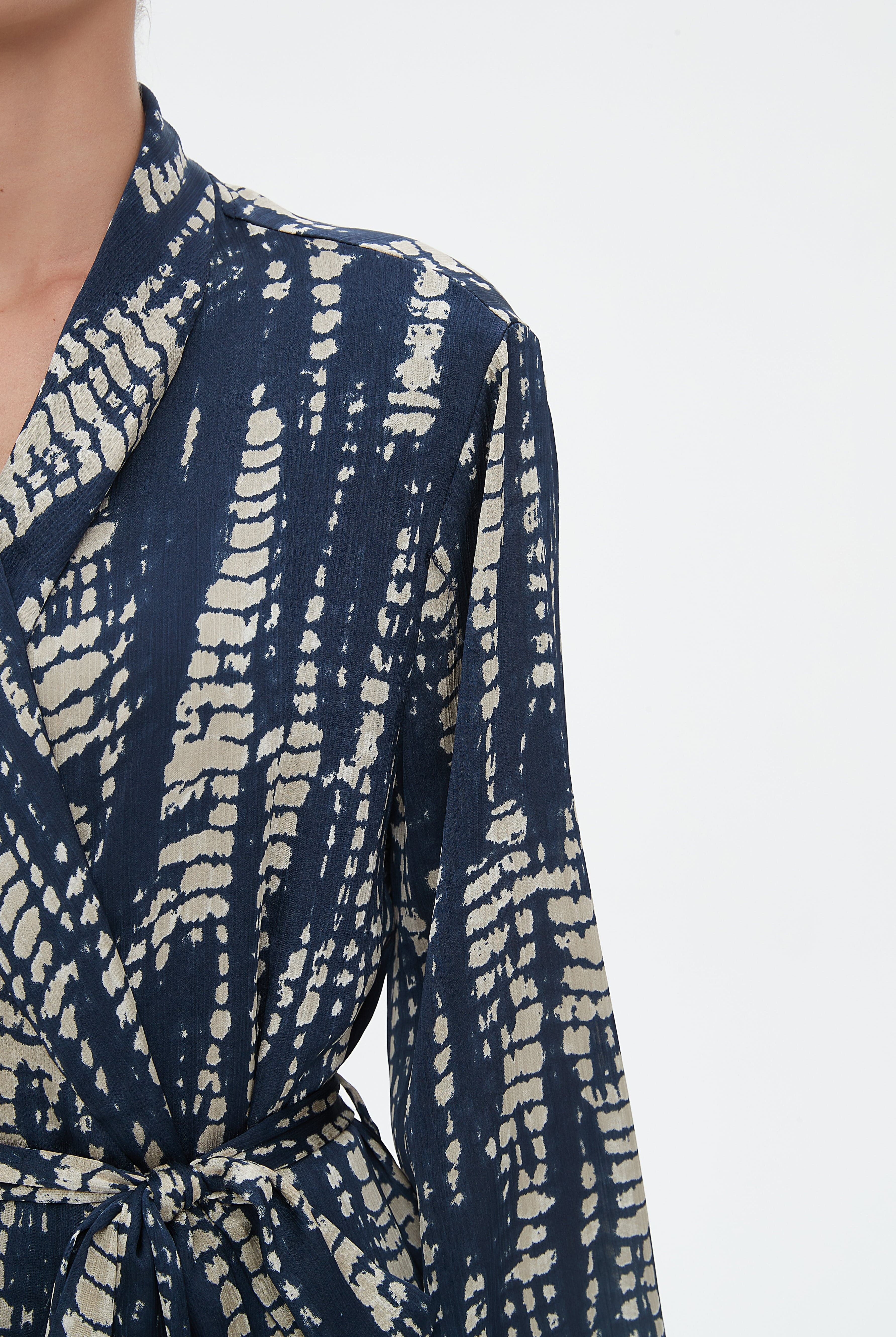 نتشي سترة منقوشة كم طويل برباط نسائي