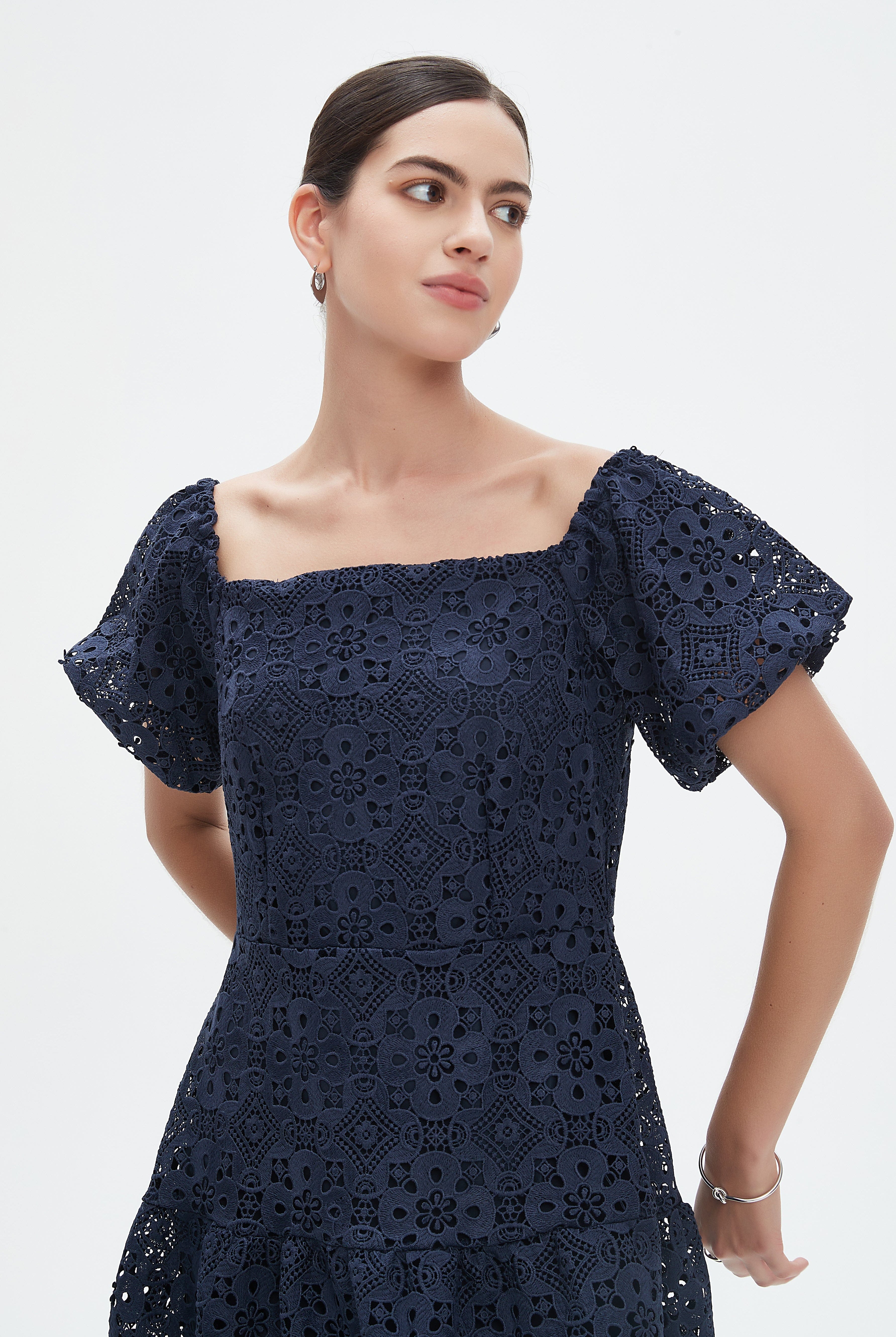 نتشي فستان ميدي مورد كم قصير بف نسائي